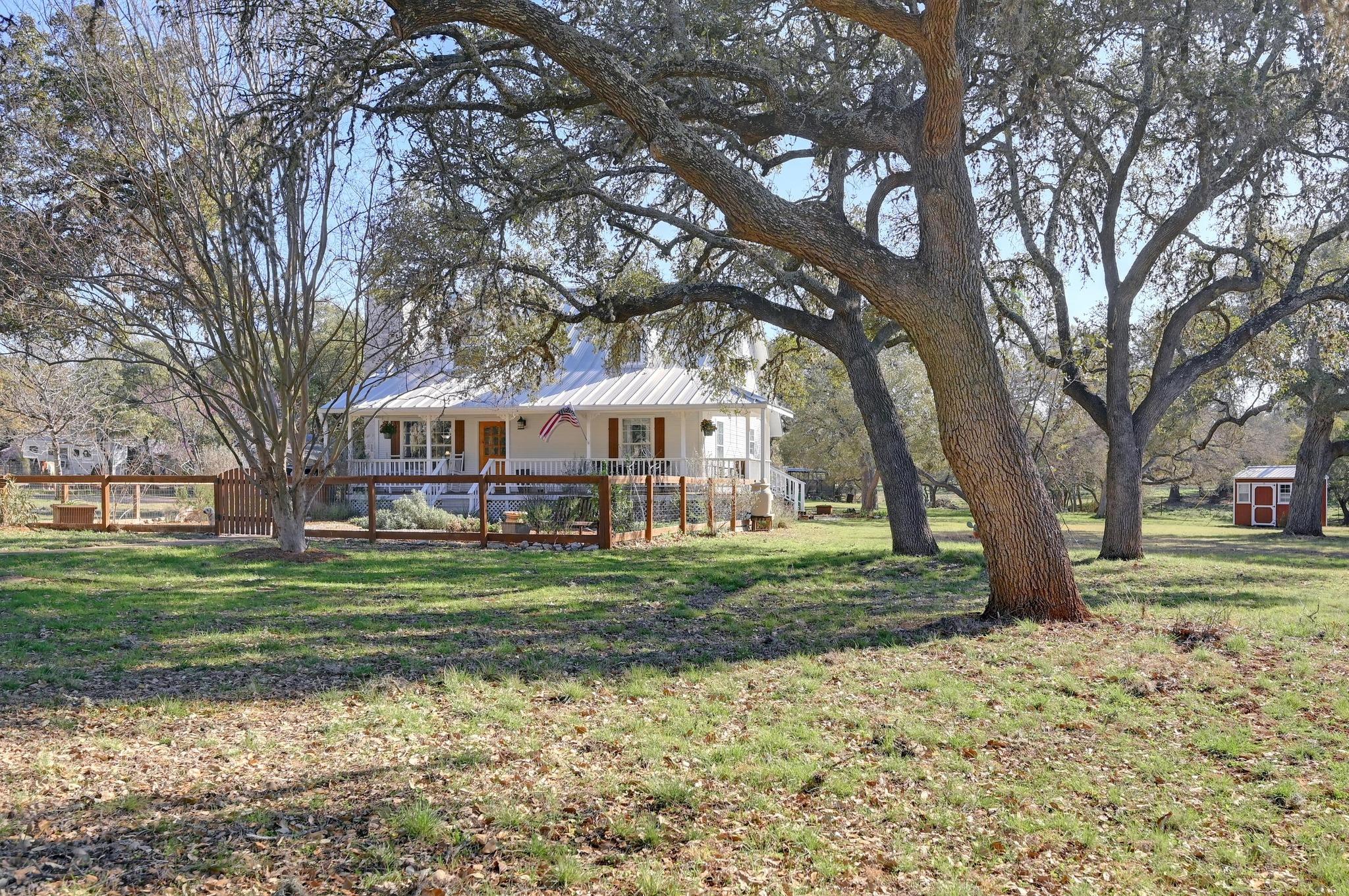 384 Sunset Rdg Property Photo 2
