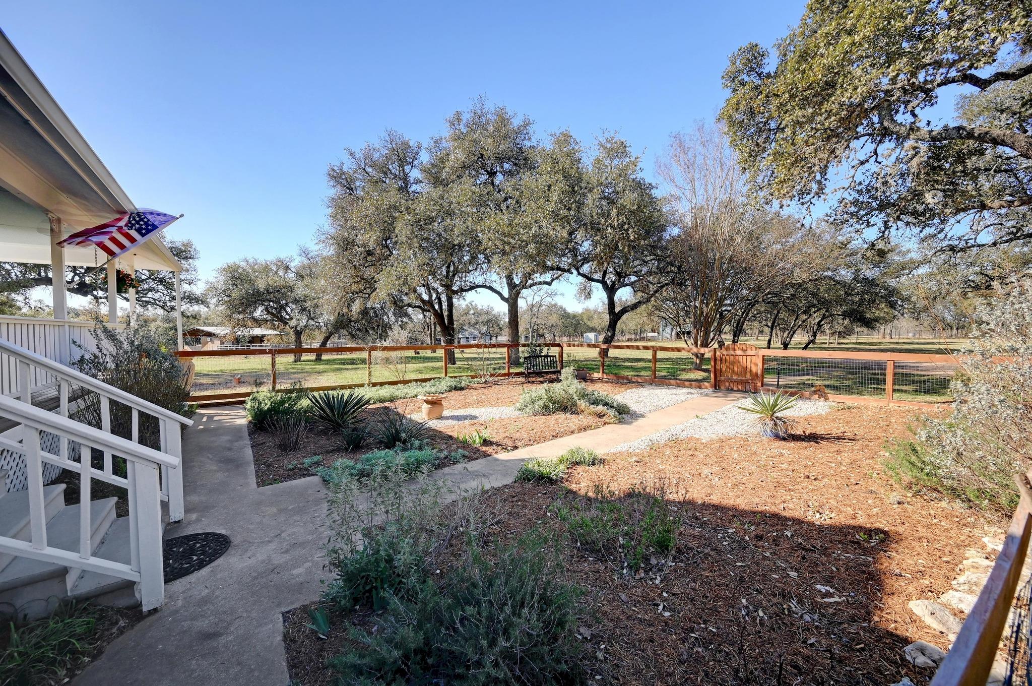 384 Sunset Rdg Property Photo 4