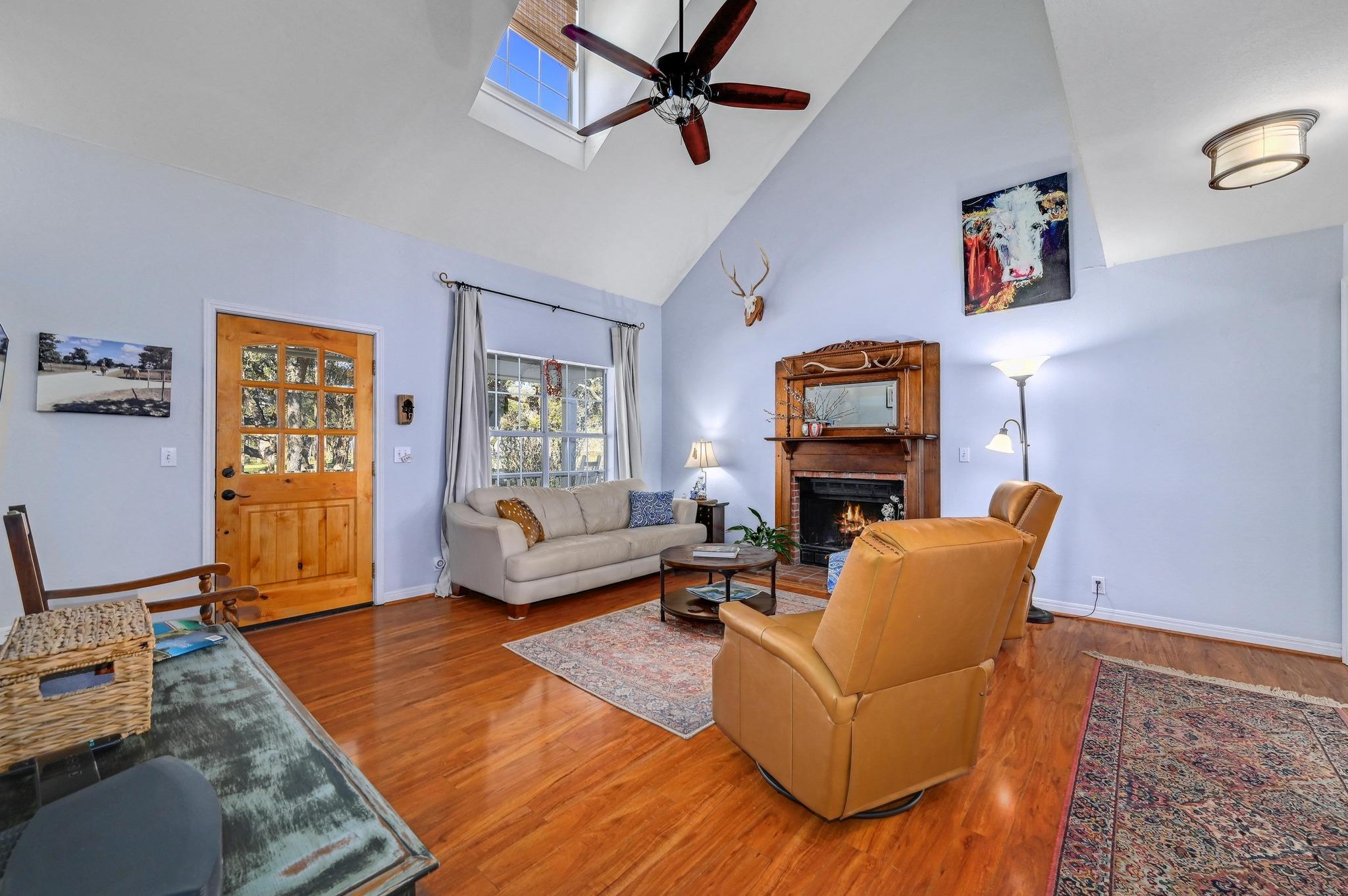 384 Sunset Rdg Property Photo 5