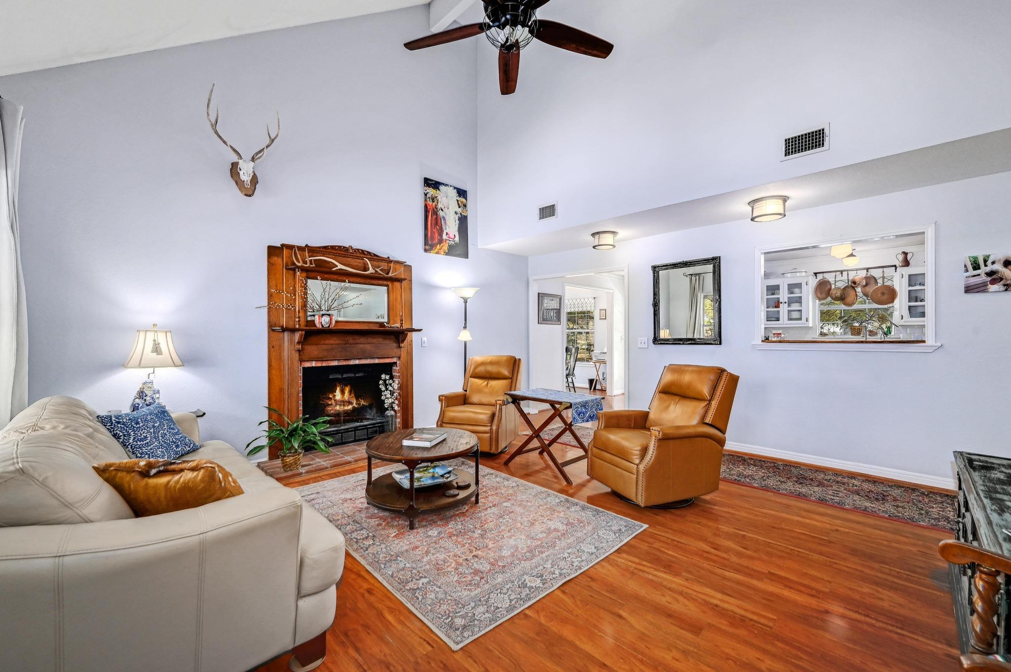 384 Sunset Rdg Property Photo 6