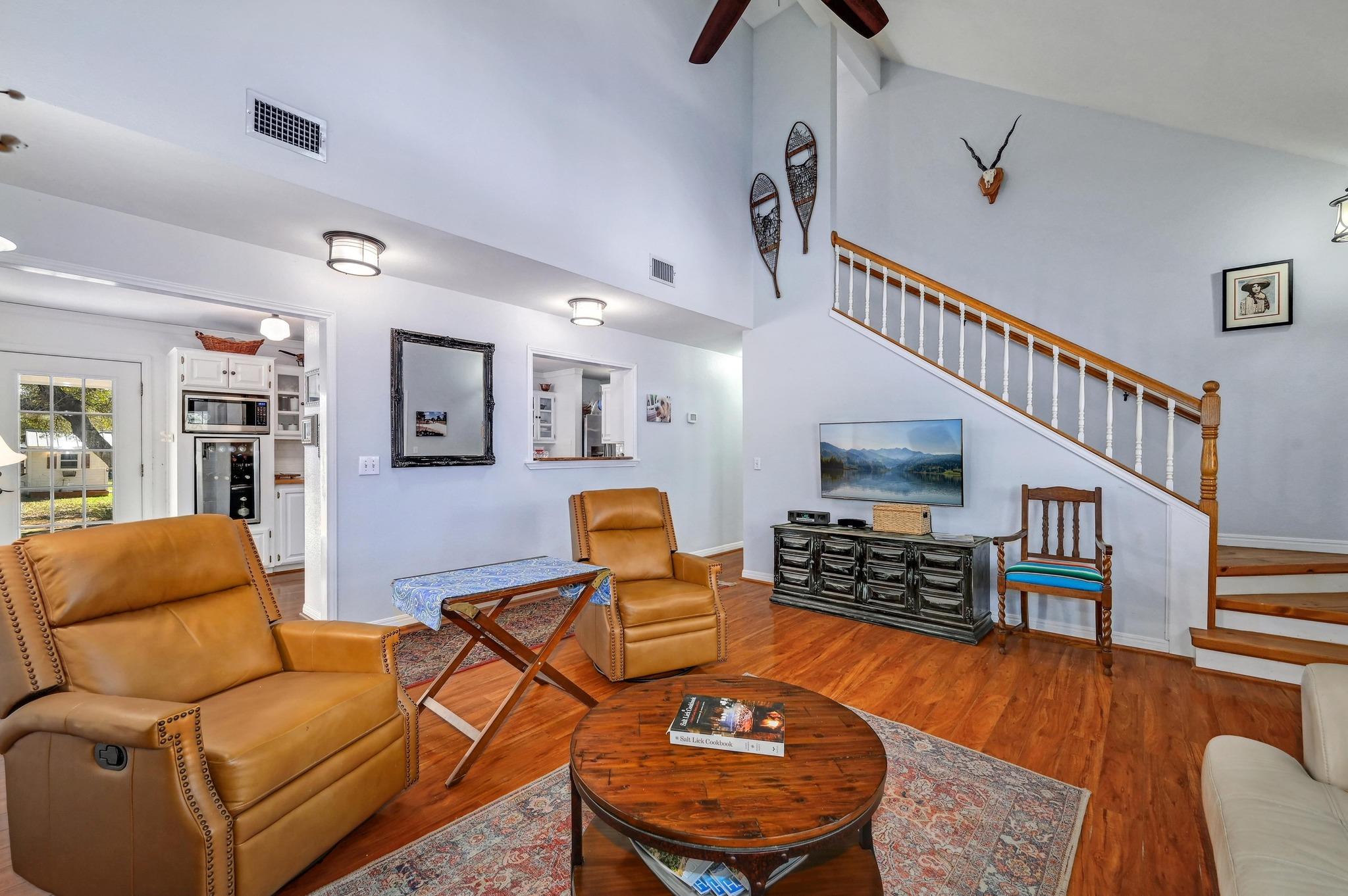 384 Sunset Rdg Property Photo 7