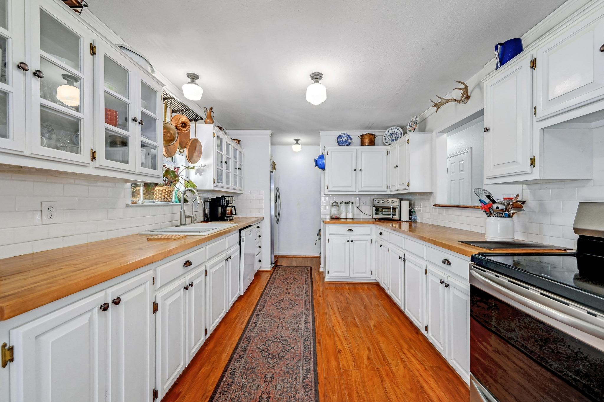 384 Sunset Rdg Property Photo 8