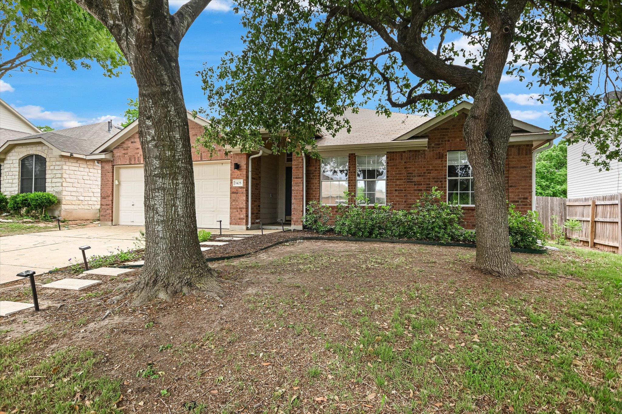 1425 Bradbury Ln Property Photo 1