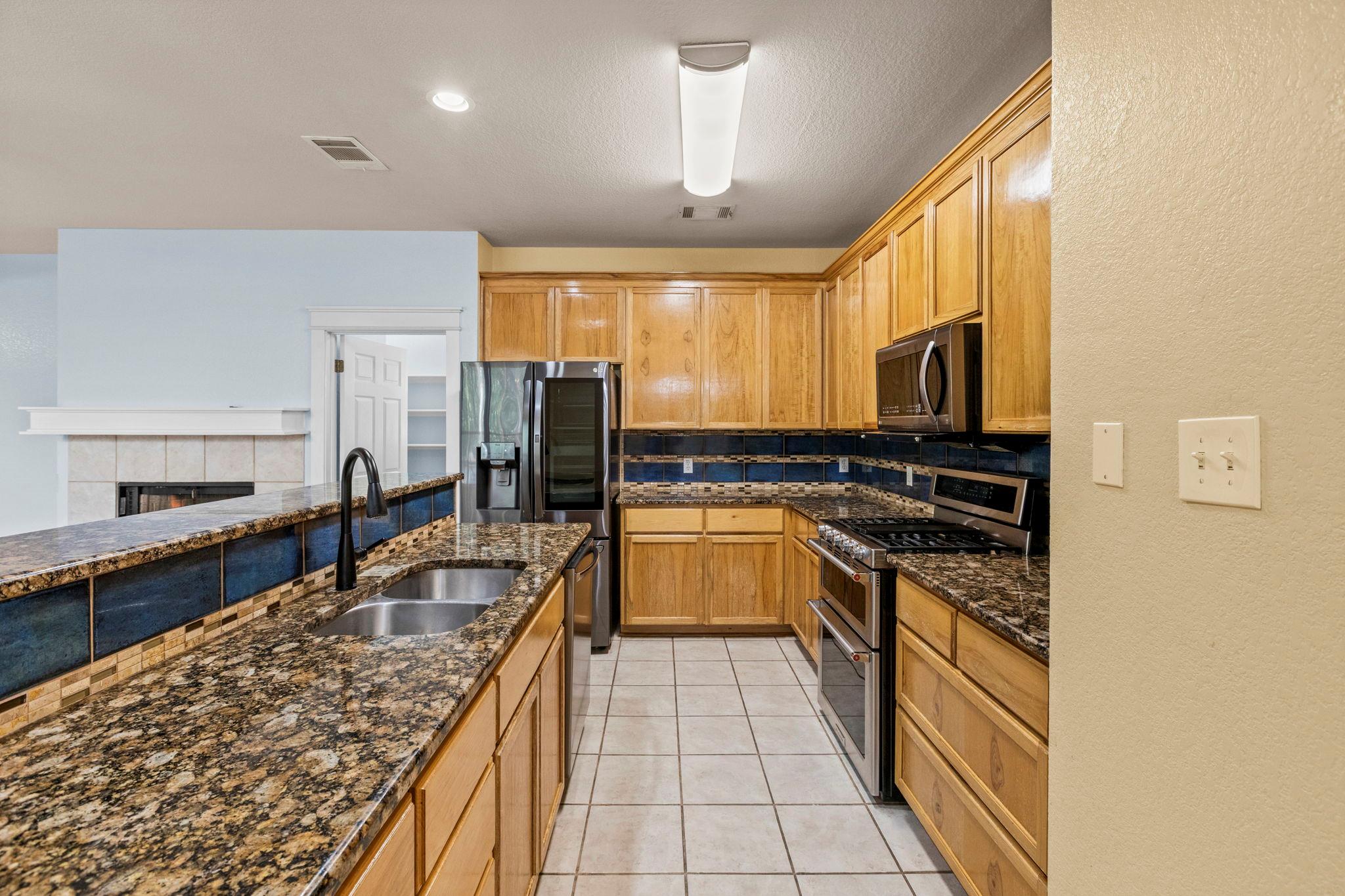 610 Palo Alto Ln Property Photo 7