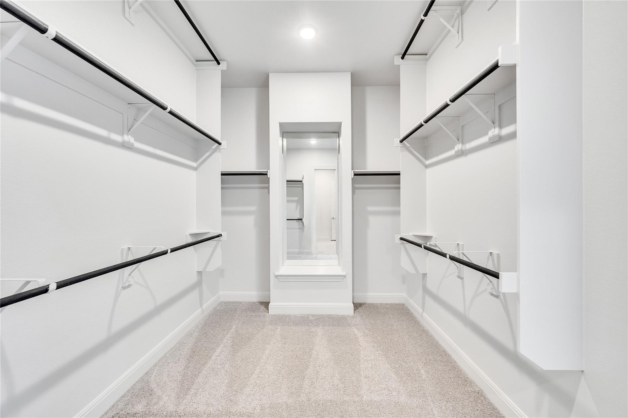 909 Landing Ln Property Photo 13