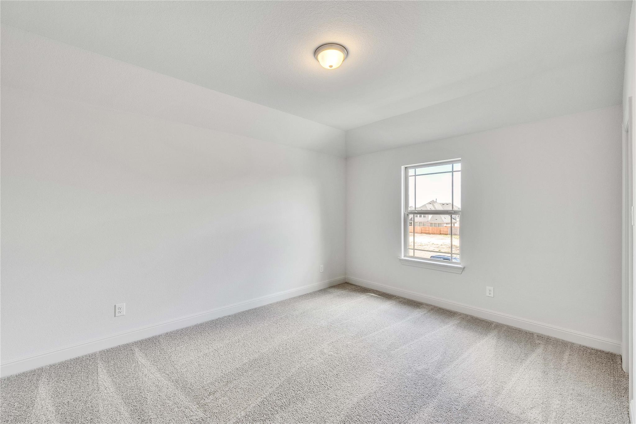 909 Landing Ln Property Photo 14