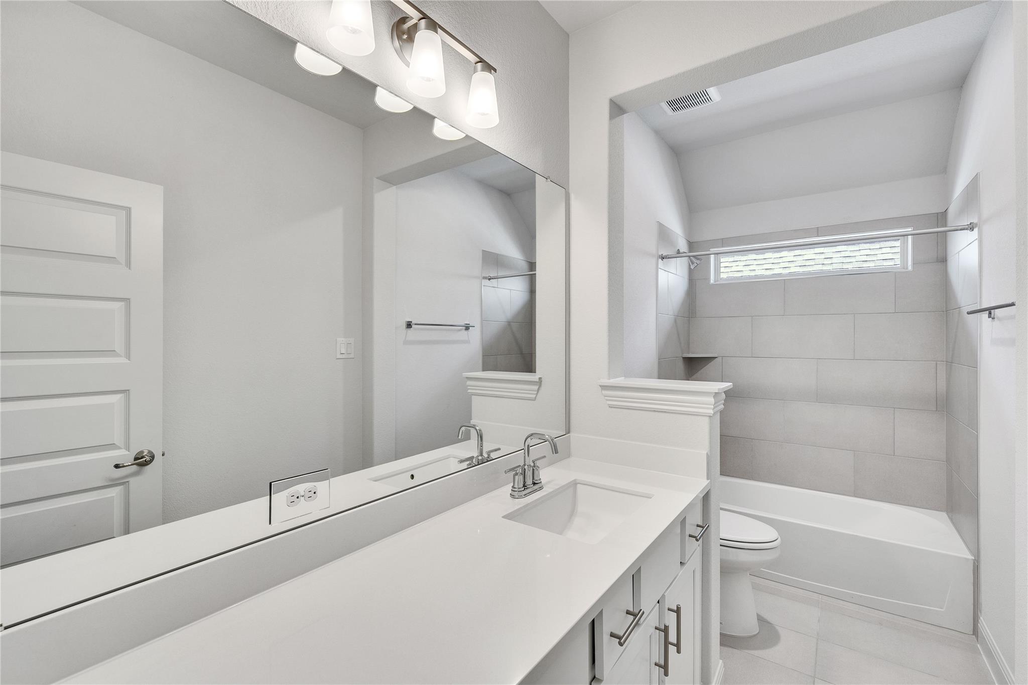 909 Landing Ln Property Photo 15