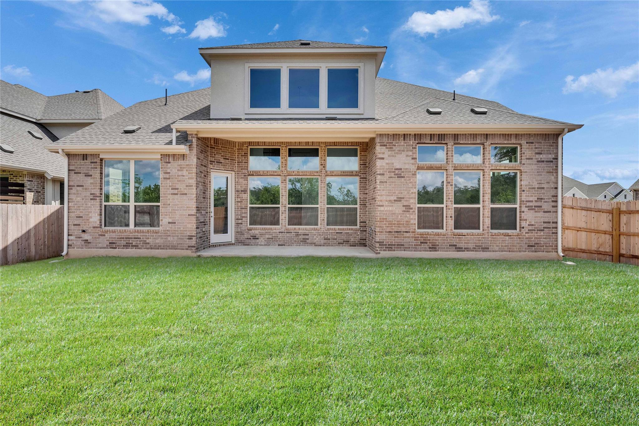 909 Landing Ln Property Photo 19