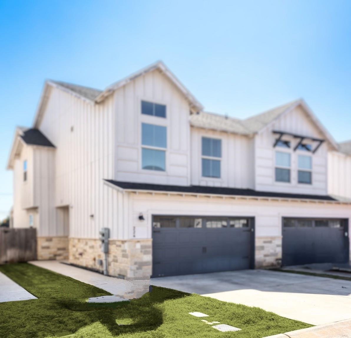 224 Sapphire Property Photo