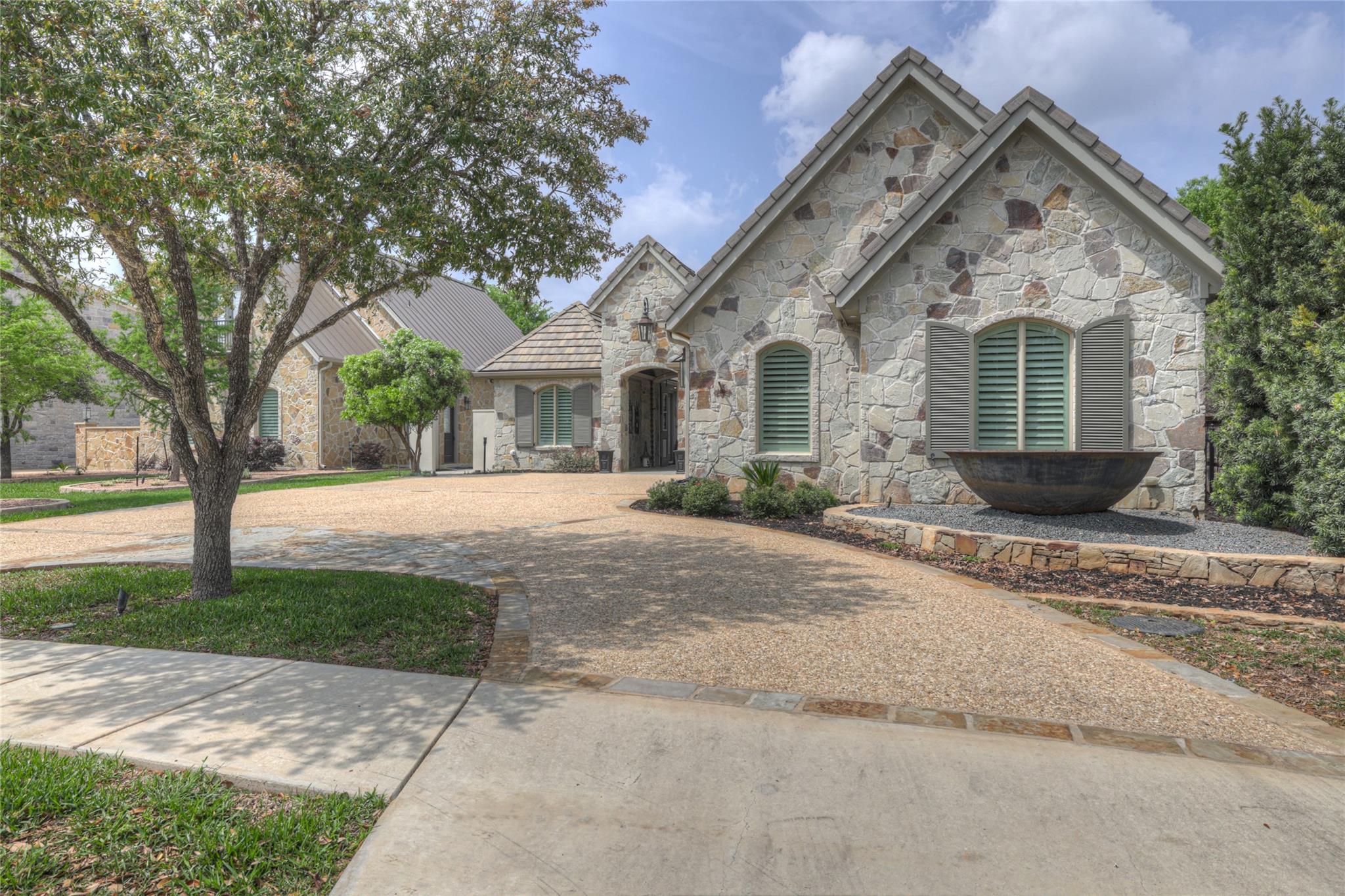 1379 Bellesop BLVD