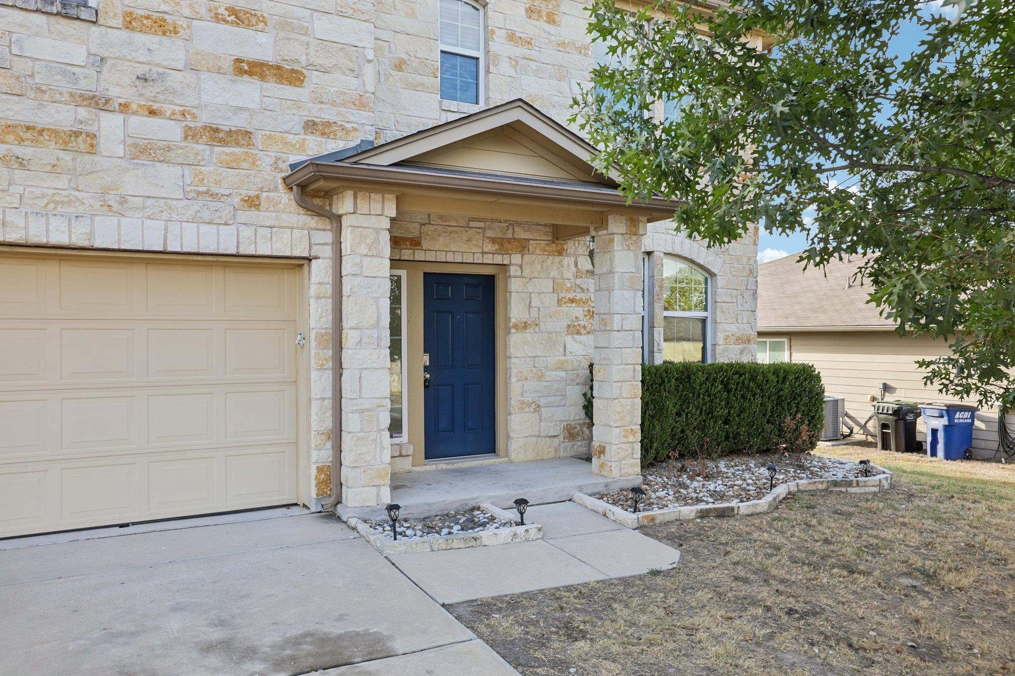 128 Leon River Loop Property Photo 2