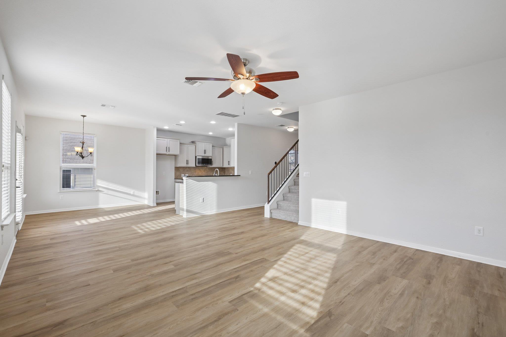 128 Leon River Loop Property Photo 5