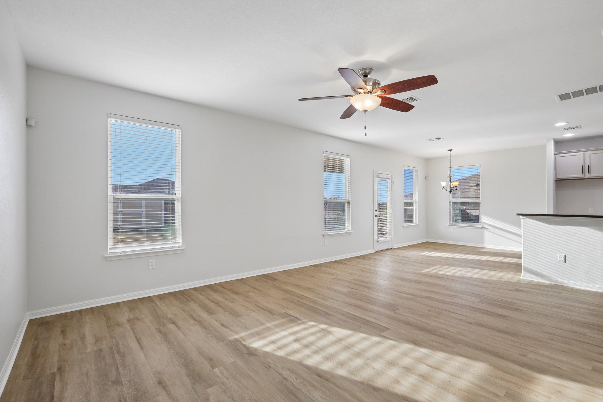 128 Leon River Loop Property Photo 6