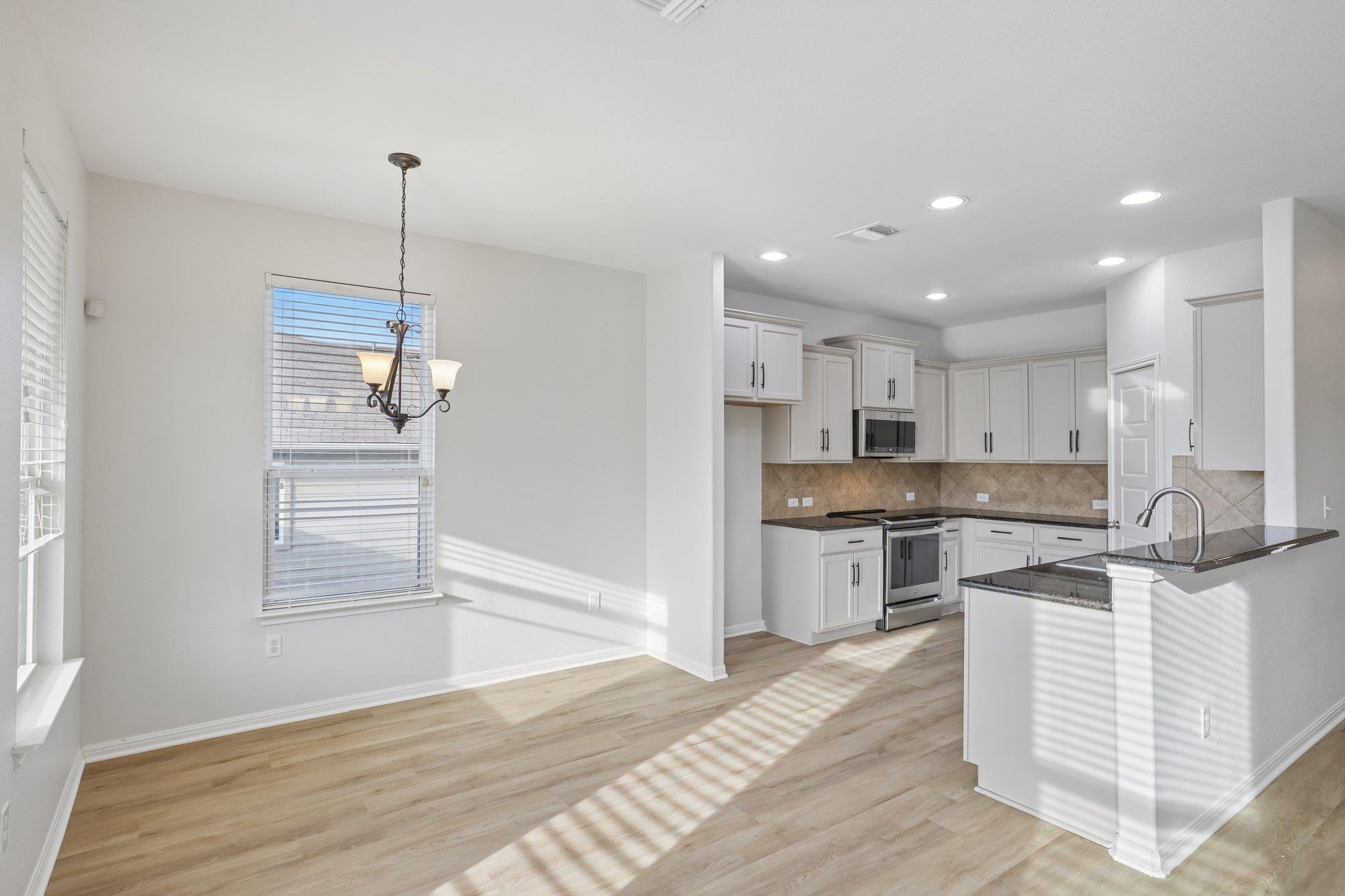 128 Leon River Loop Property Photo 8