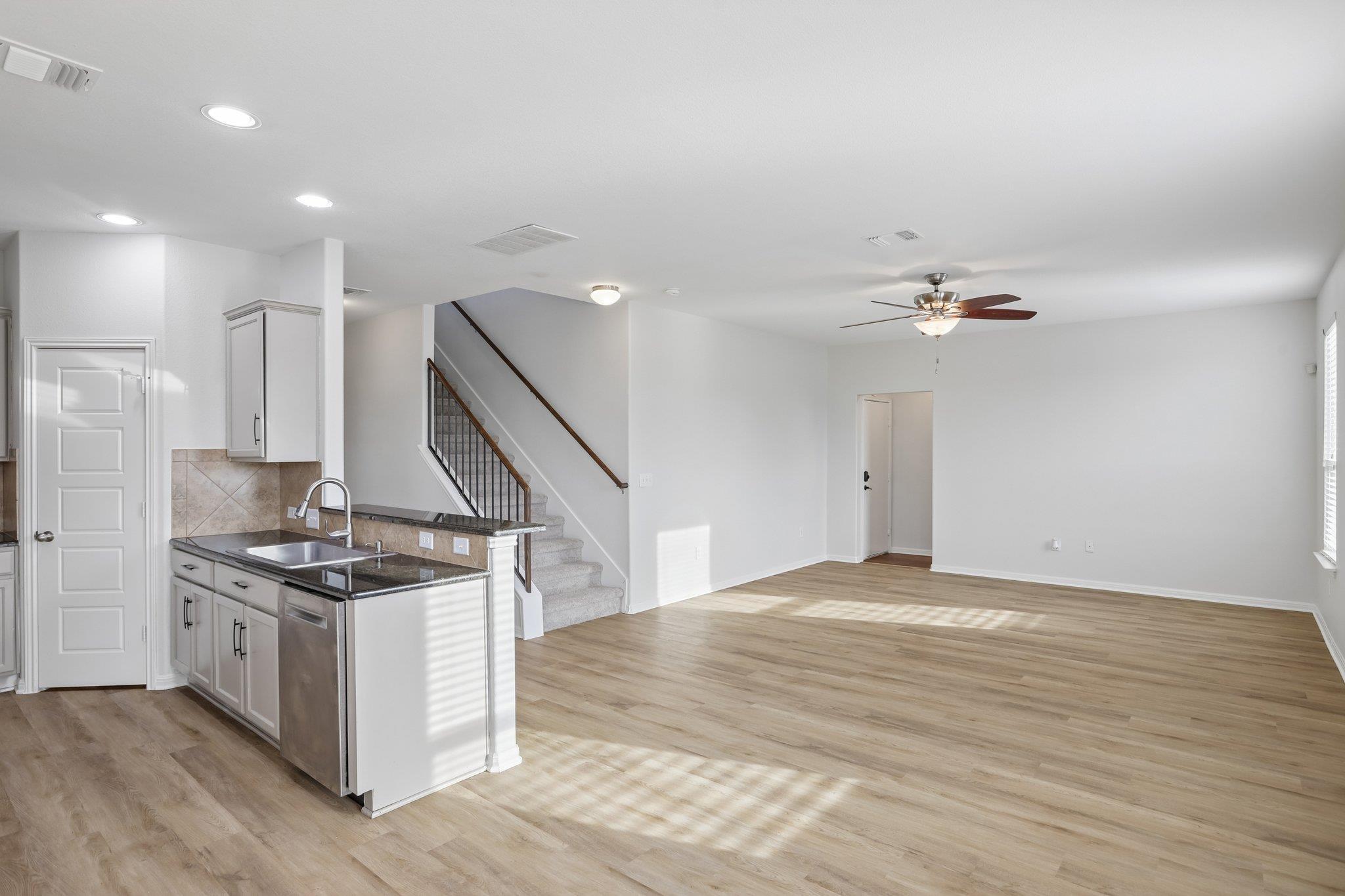 128 Leon River Loop Property Photo 9