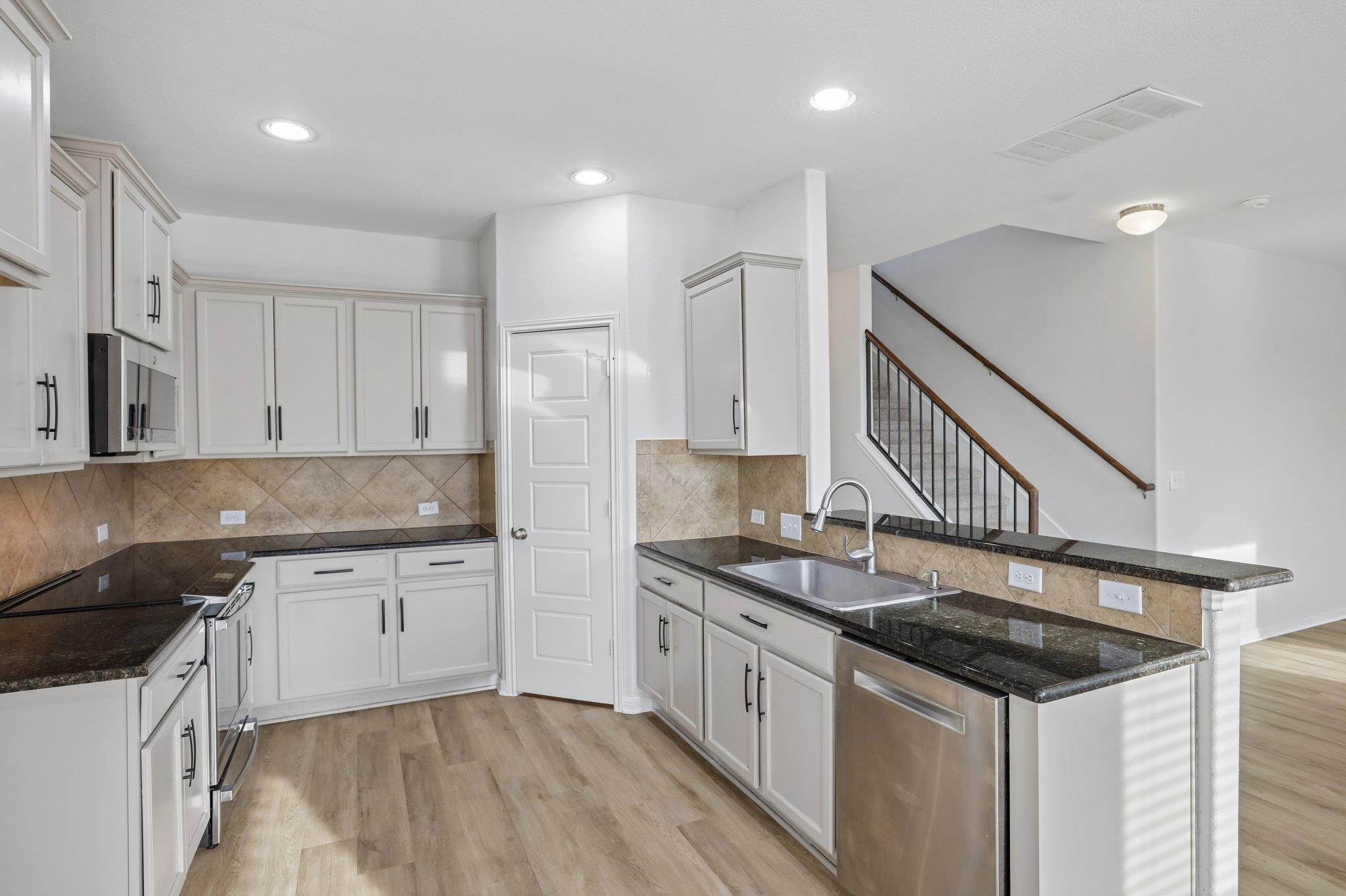 128 Leon River Loop Property Photo 10