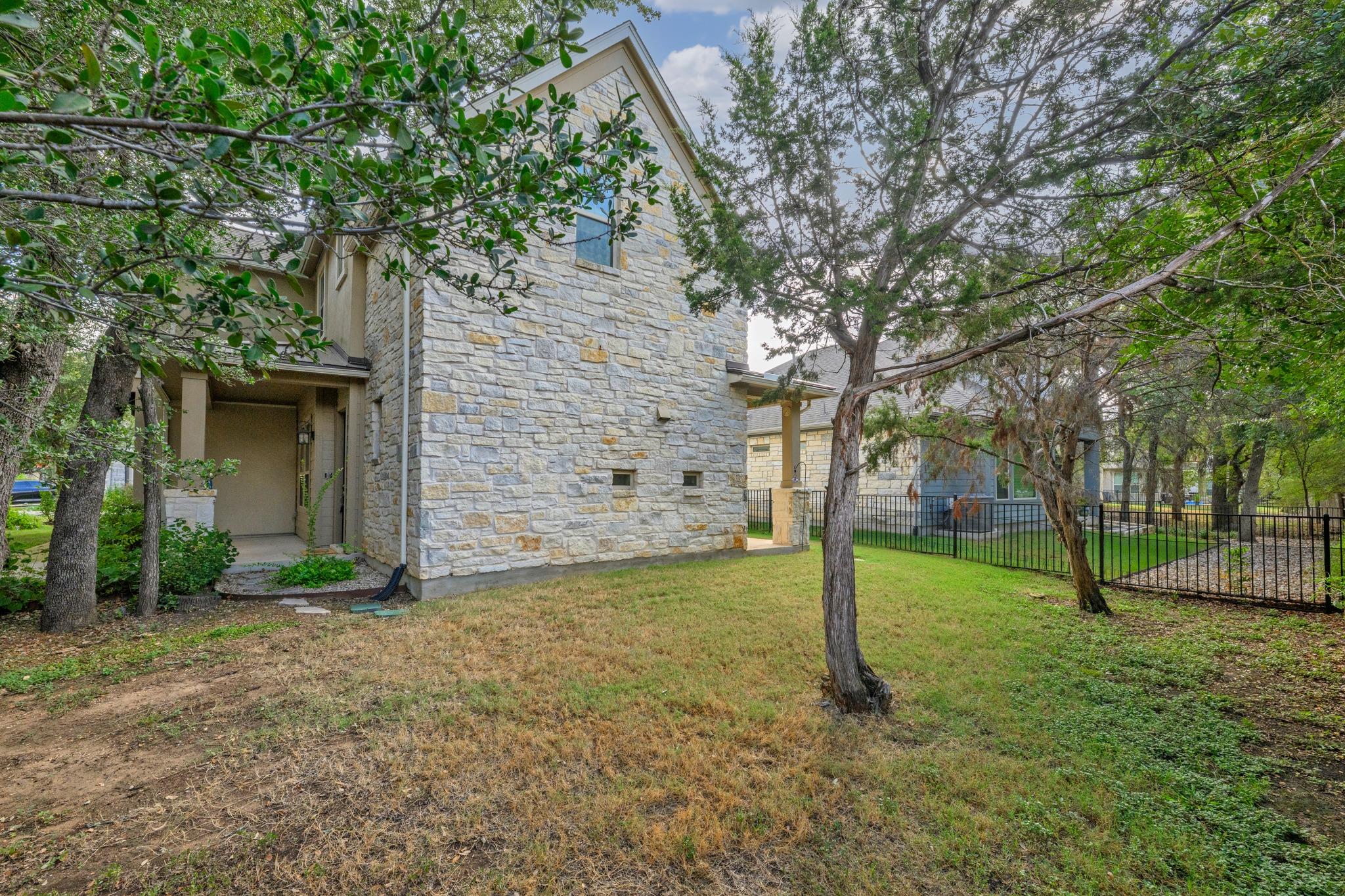 2706 Currant Cv Property Photo 28