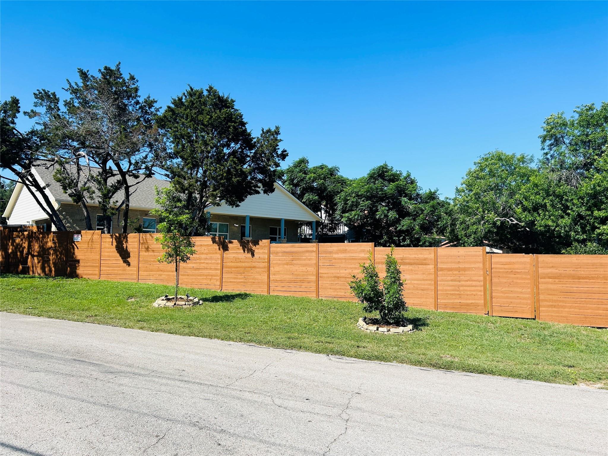 18322 Lake Oaks Dr Property Photo 2