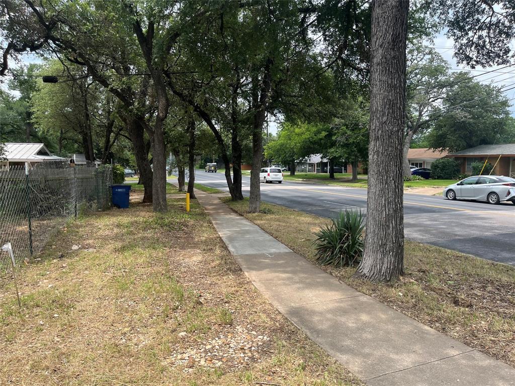 4621 Menchaca Rd Property Photo 2