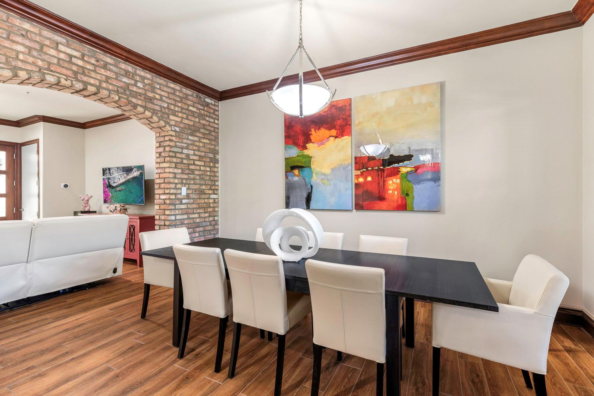 1202 S Flores St #105 Property Photo 1