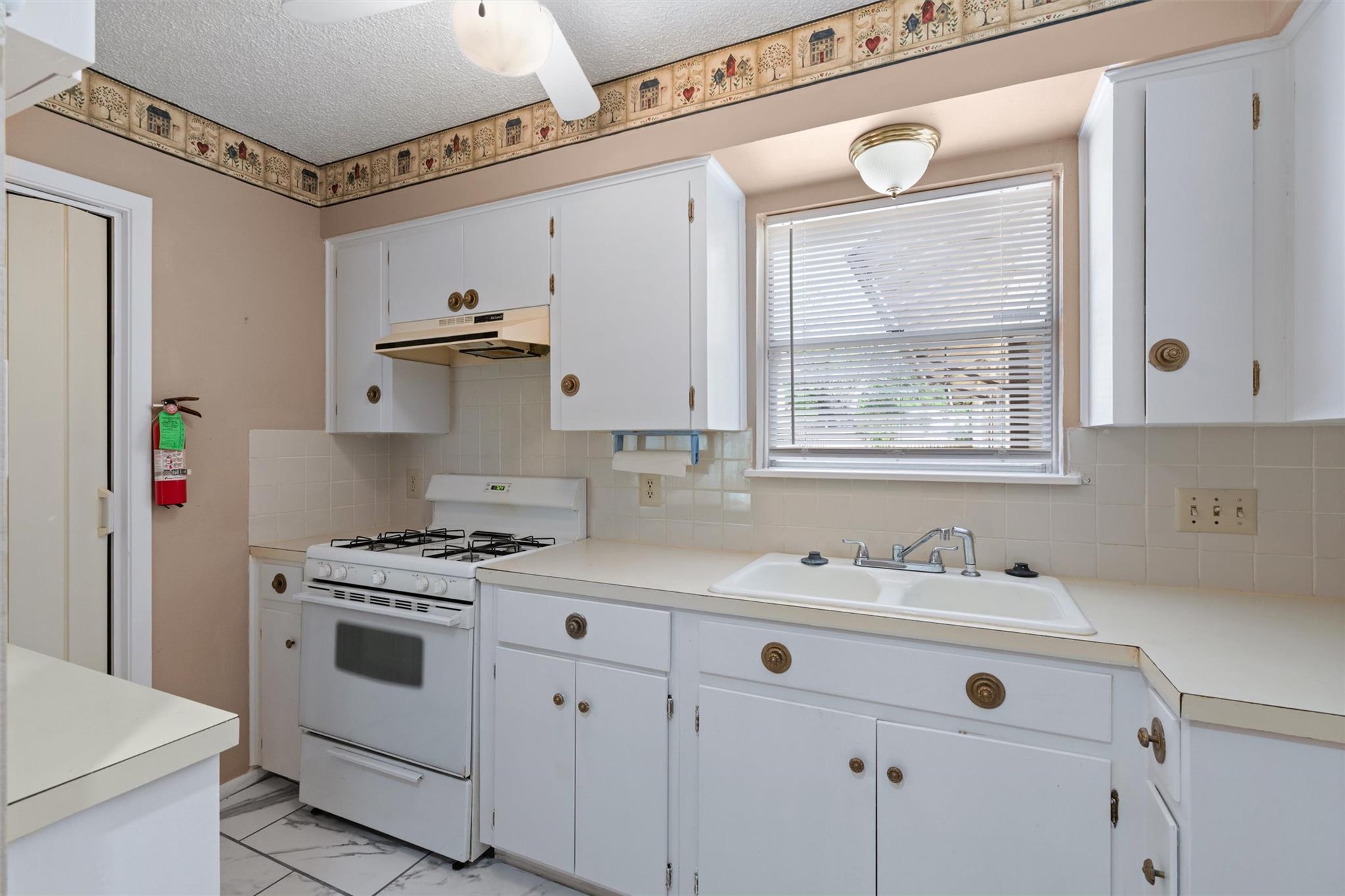2616 & 2618 Audubon Pl Property Photo 6