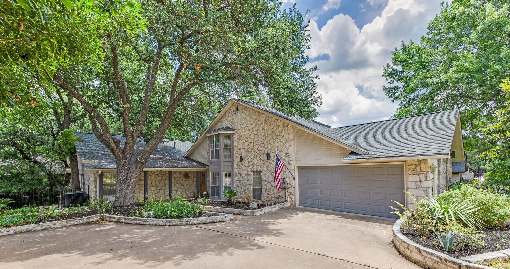 5731 Sam Houston Cir Property Photo 1