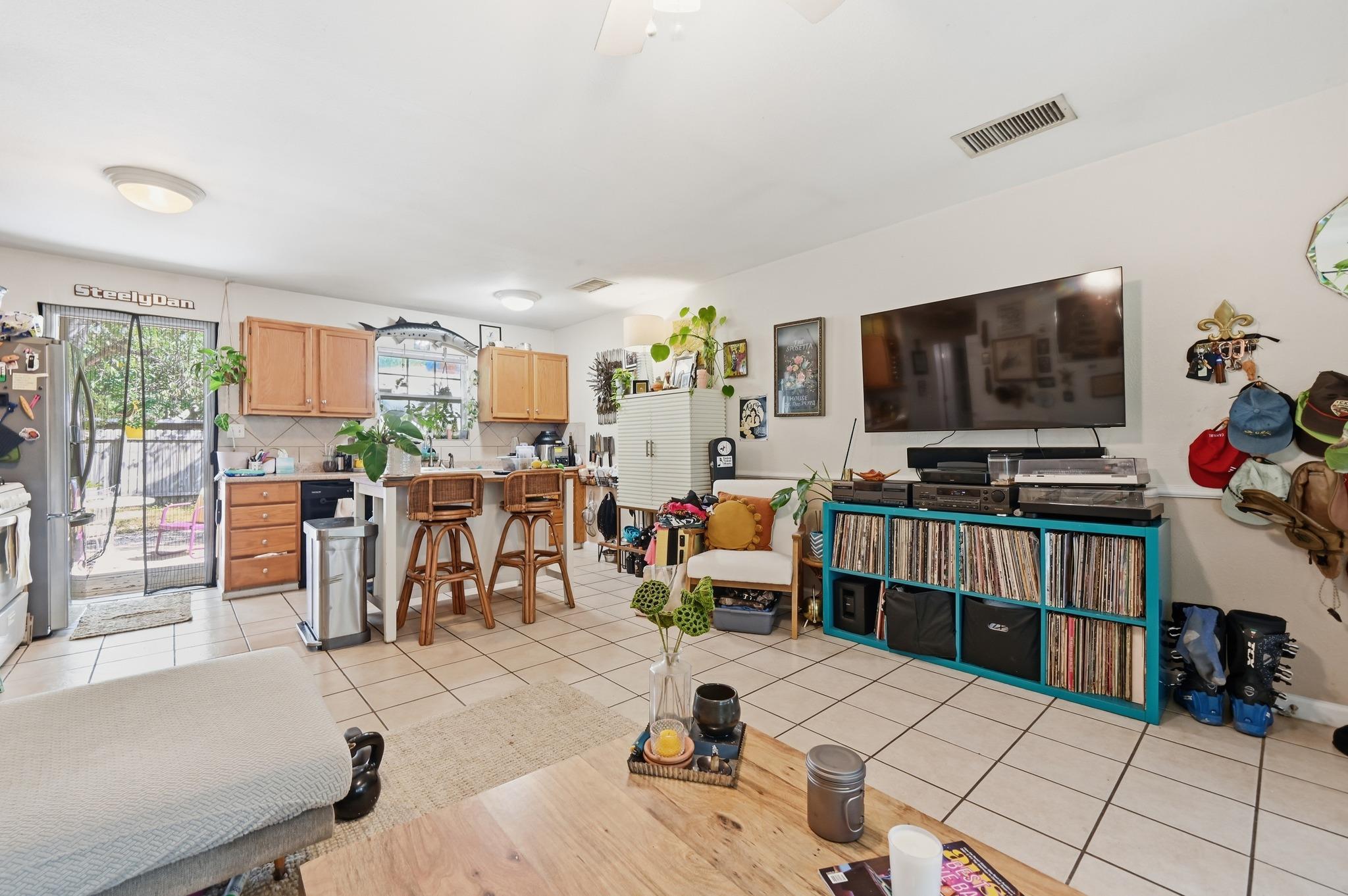 4910 Suburban Dr Property Photo 17