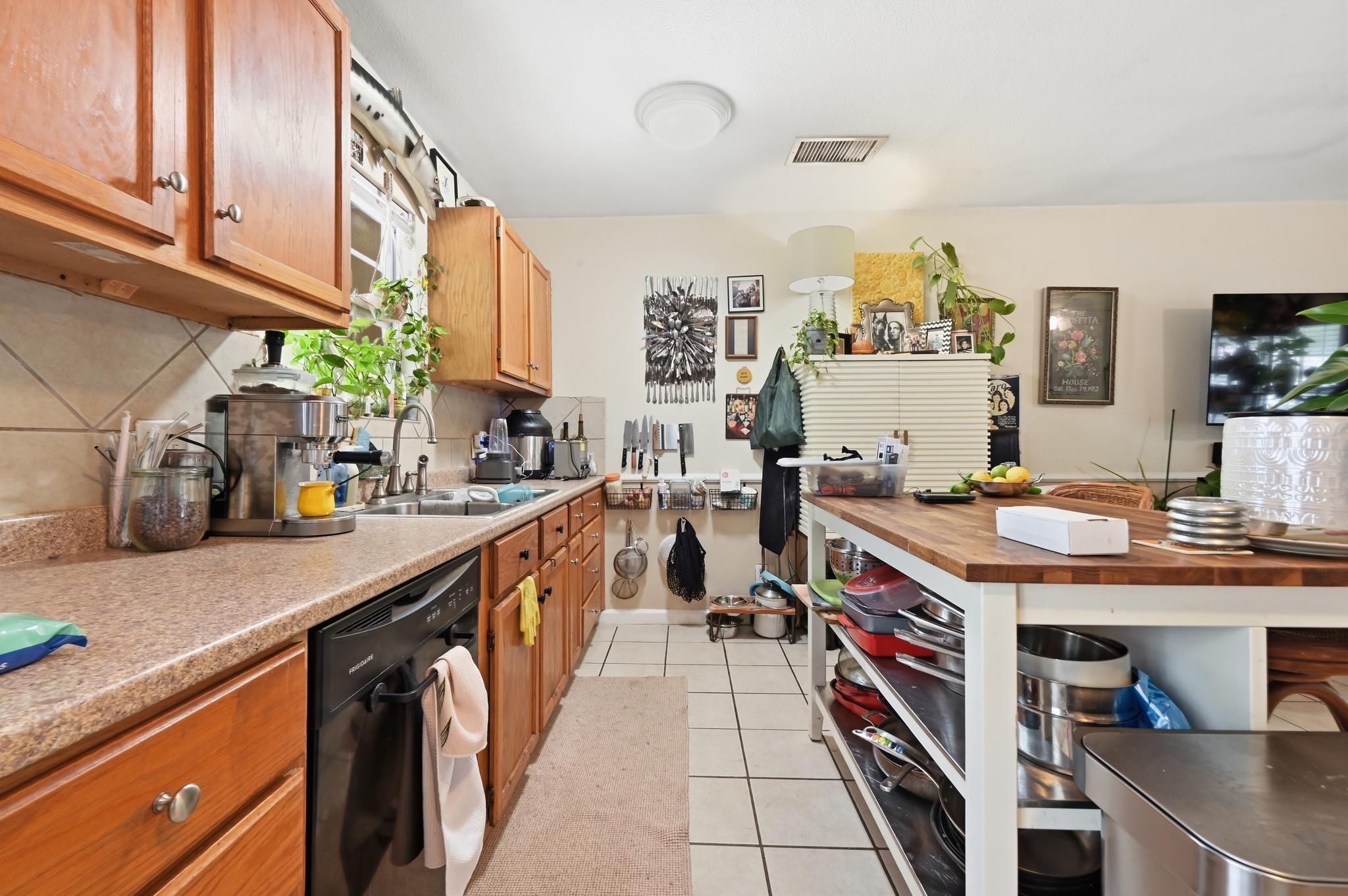 4910 Suburban Dr Property Photo 18