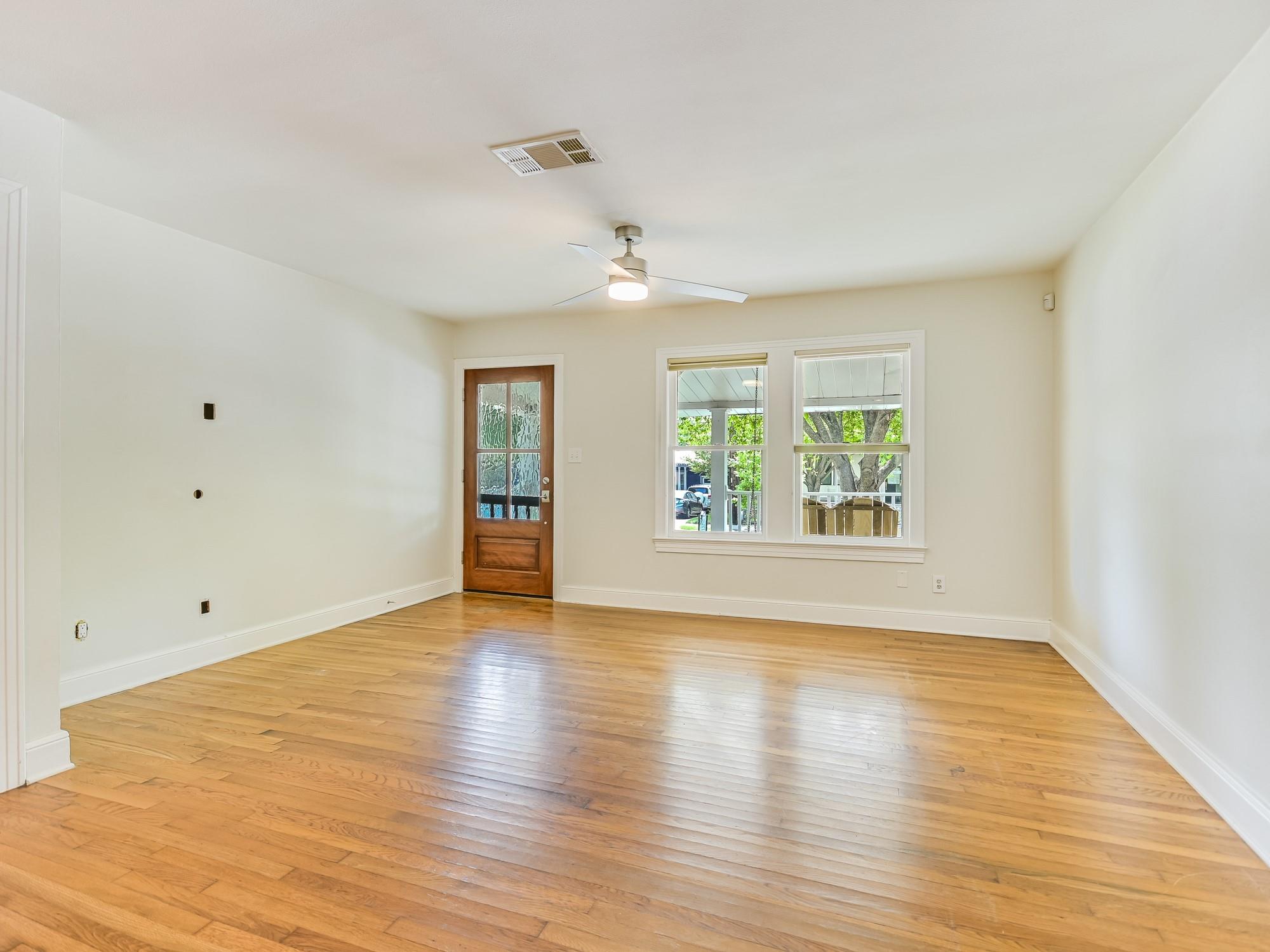 1402 Romeria Dr Property Photo 5