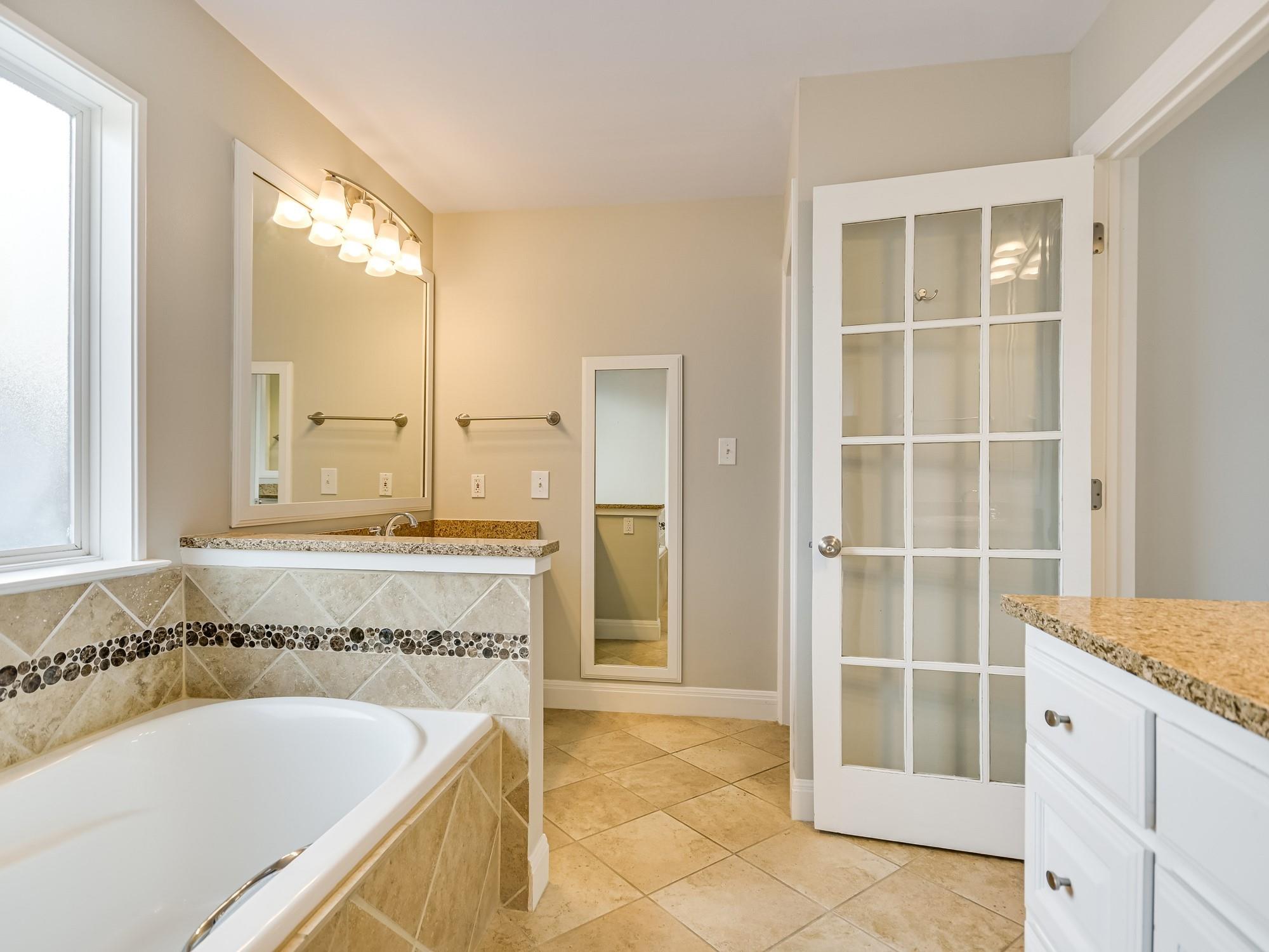 1402 Romeria Dr Property Photo 11