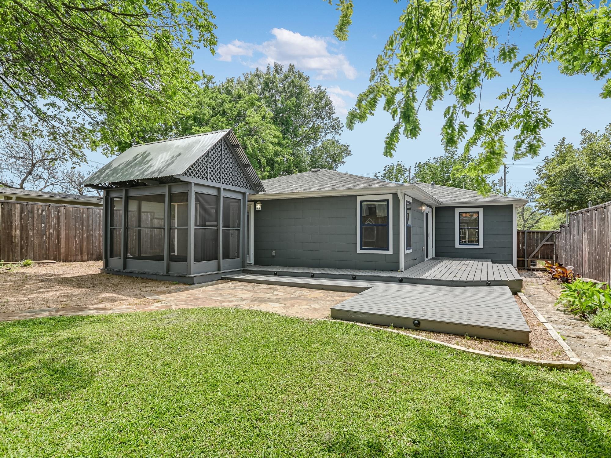 1402 Romeria Dr Property Photo 13