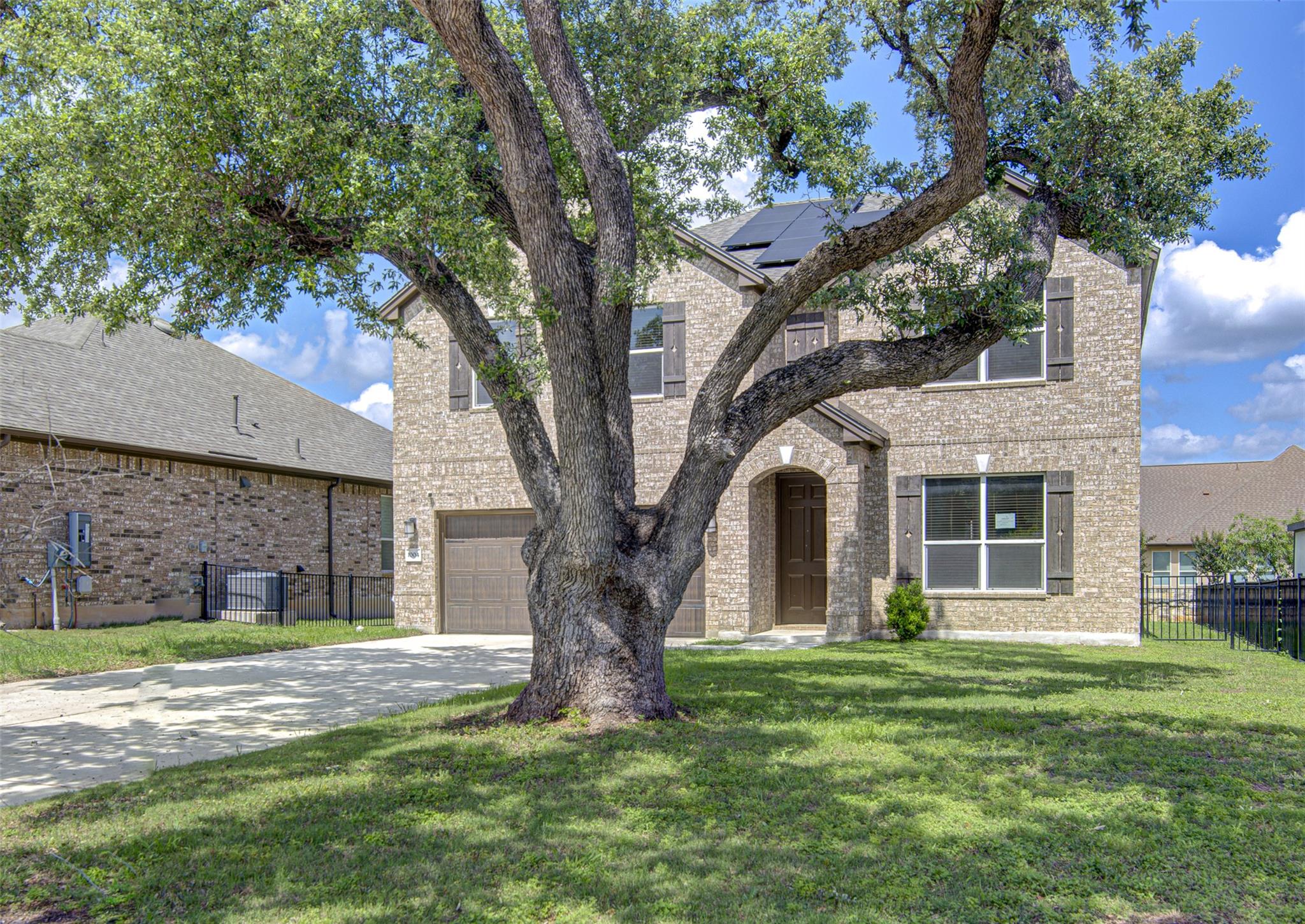 1004 Desaix Dr Property Photo 3
