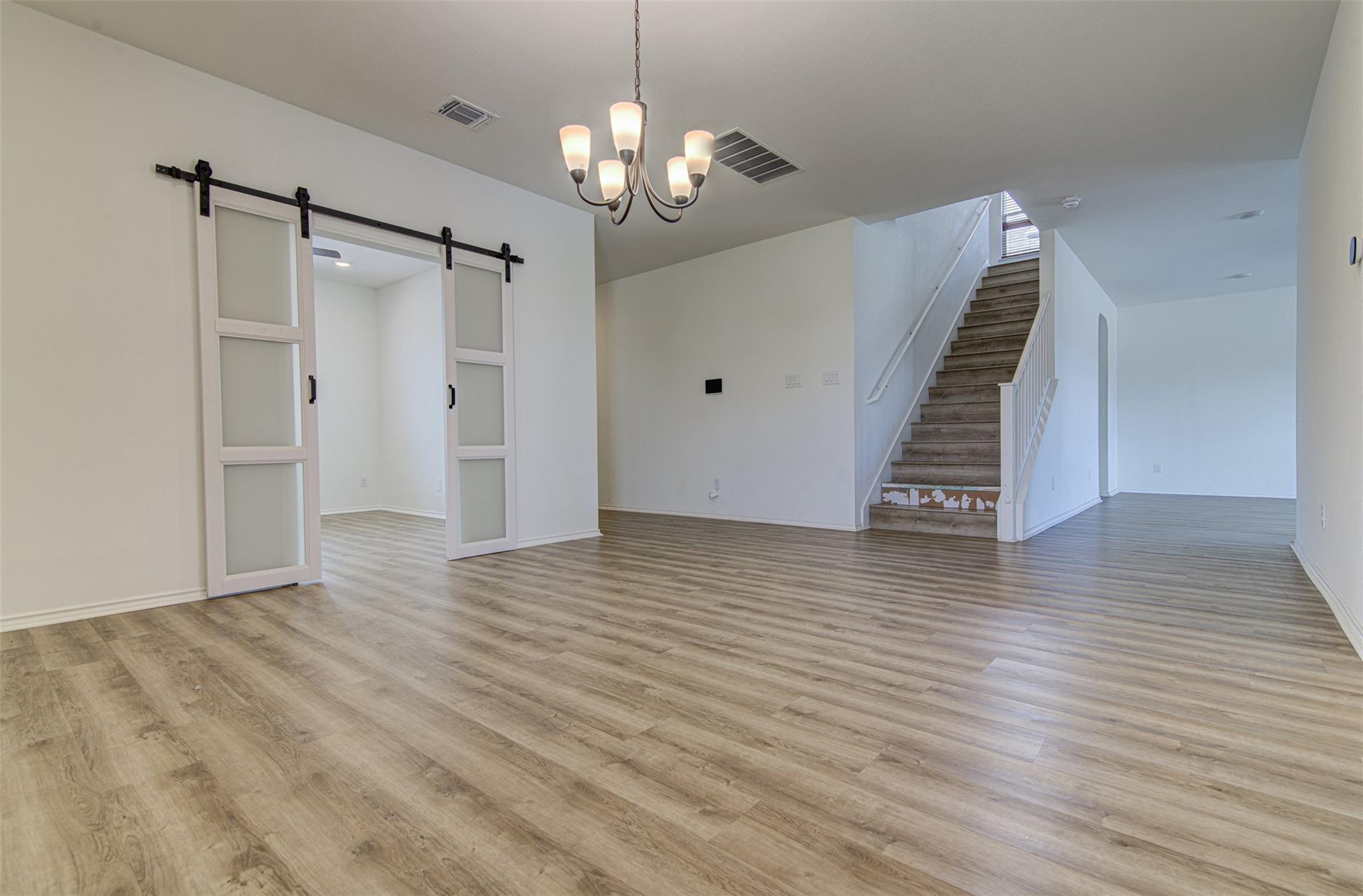 1004 Desaix Dr Property Photo 5