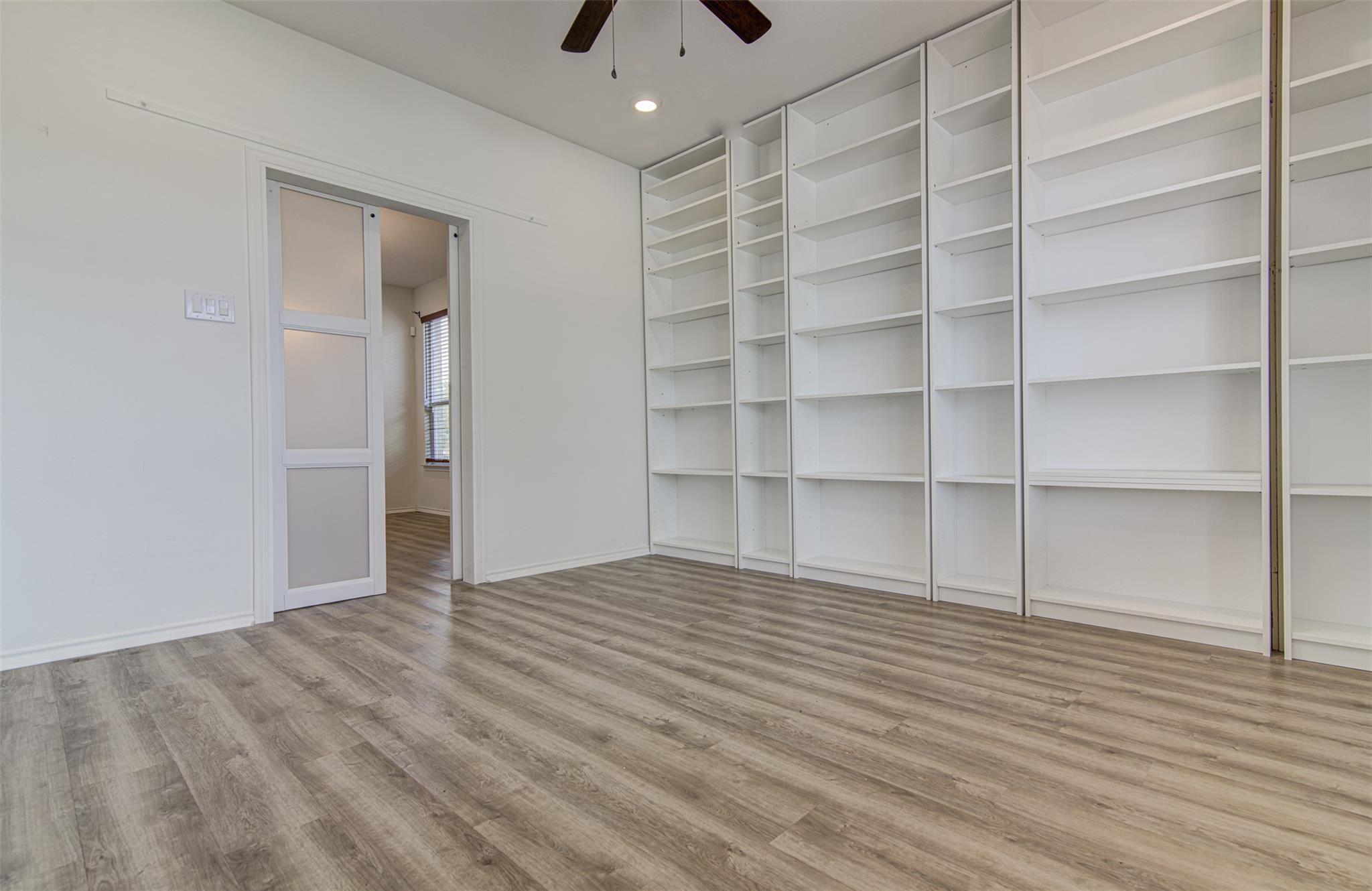 1004 Desaix Dr Property Photo 7