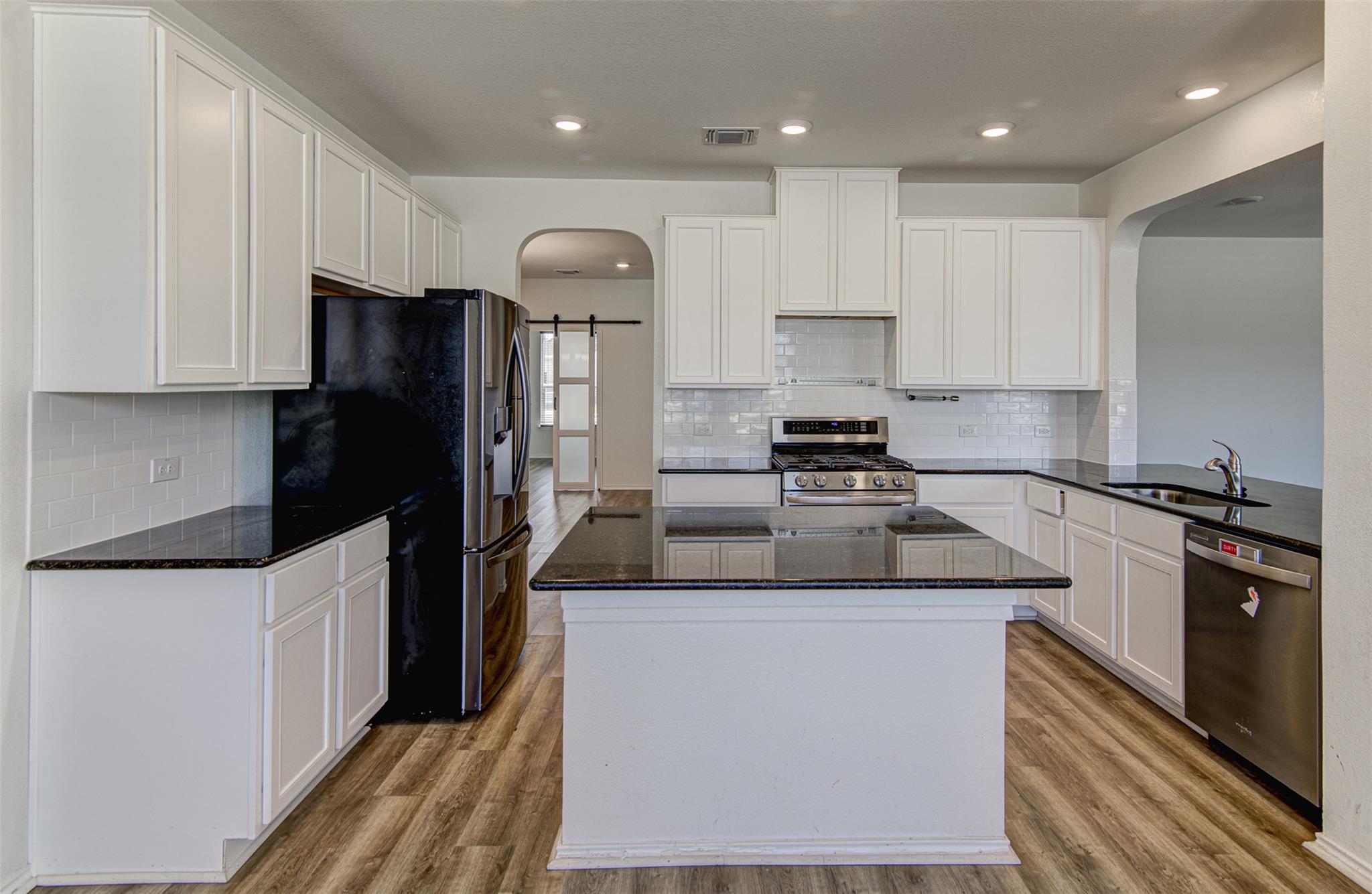 1004 Desaix Dr Property Photo 11