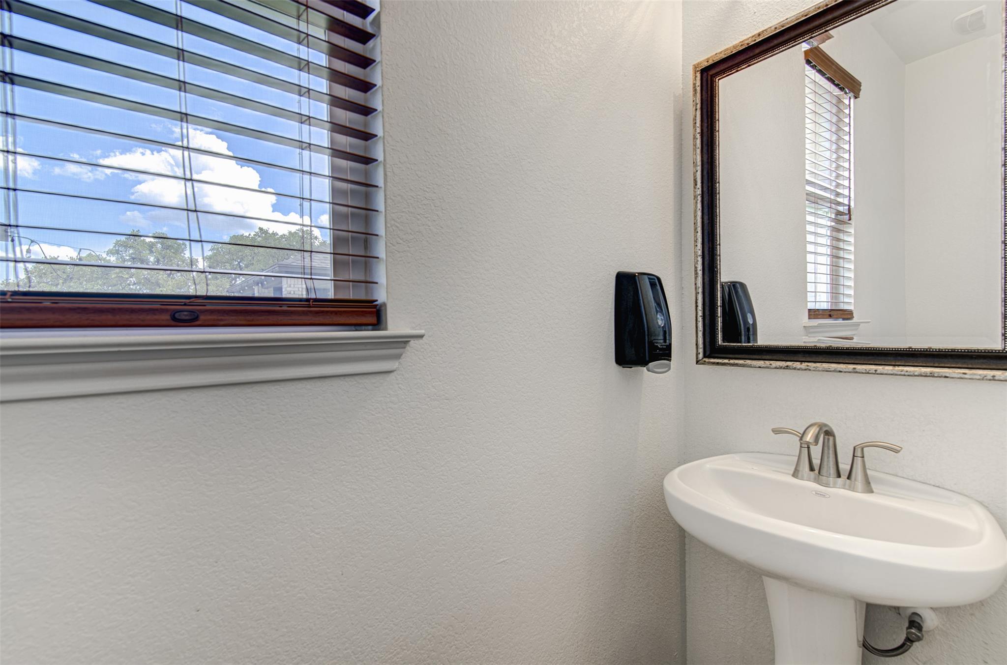1004 Desaix Dr Property Photo 14