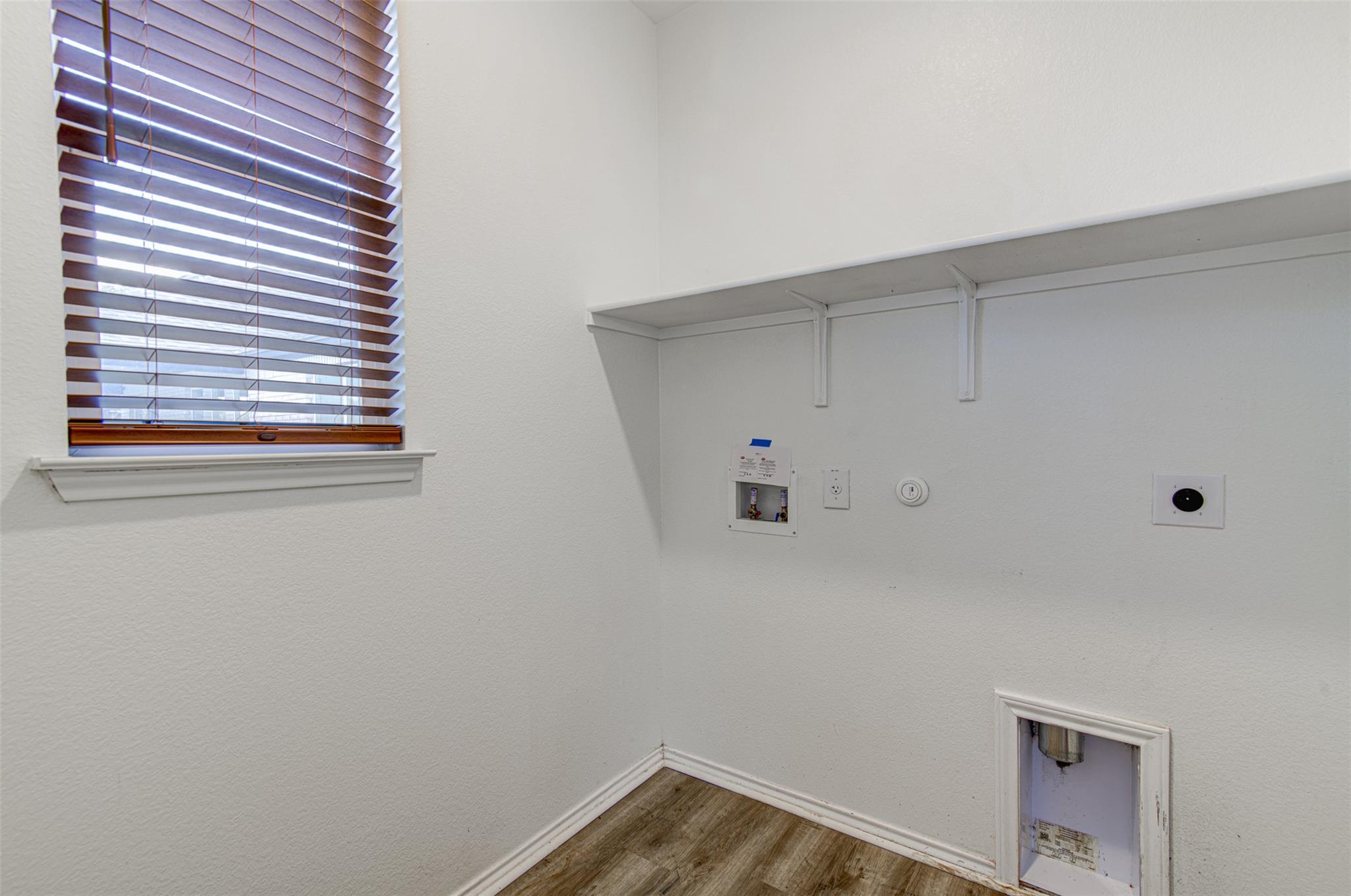1004 Desaix Dr Property Photo 15