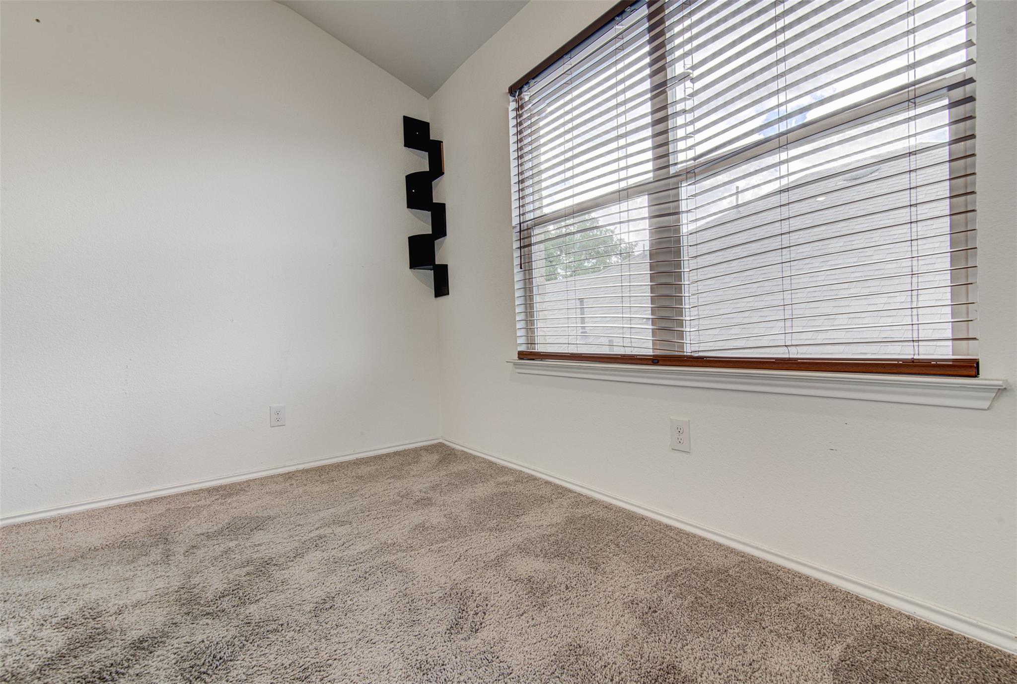 1004 Desaix Dr Property Photo 16