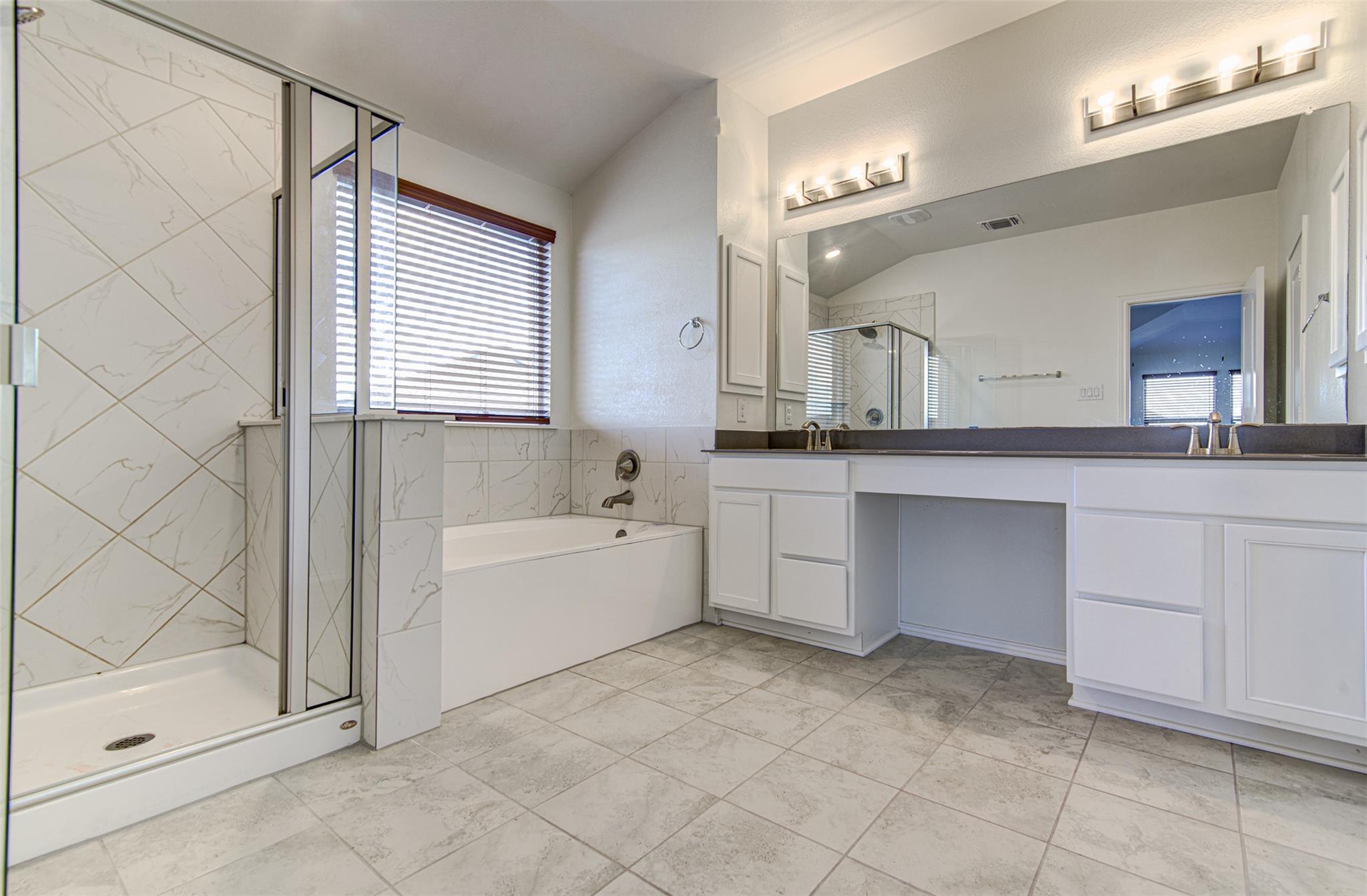 1004 Desaix Dr Property Photo 24
