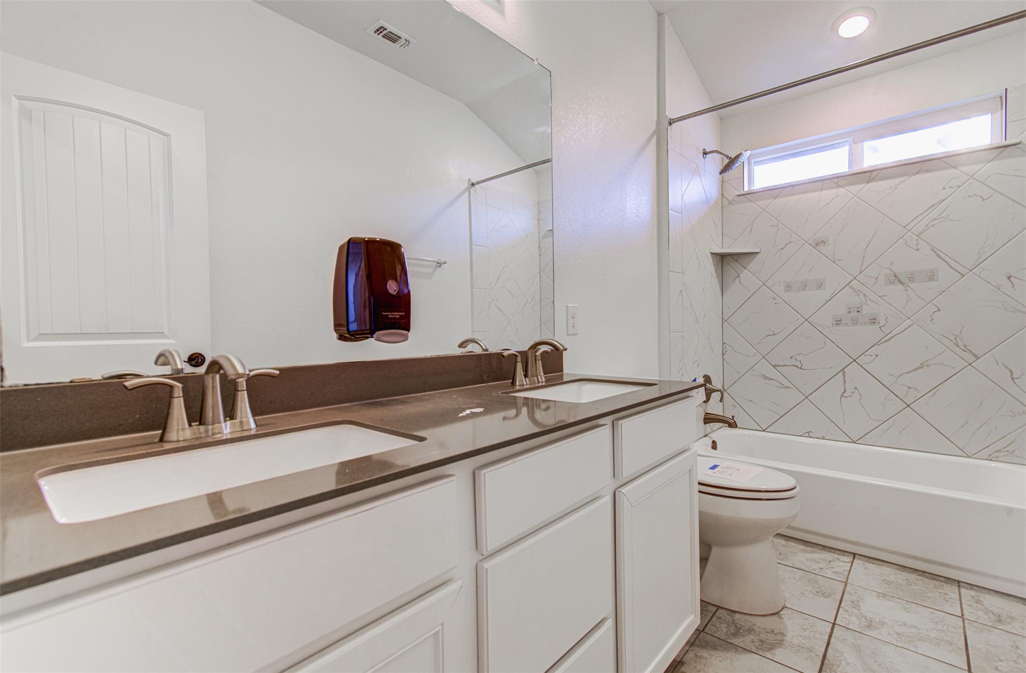 1004 Desaix Dr Property Photo 26