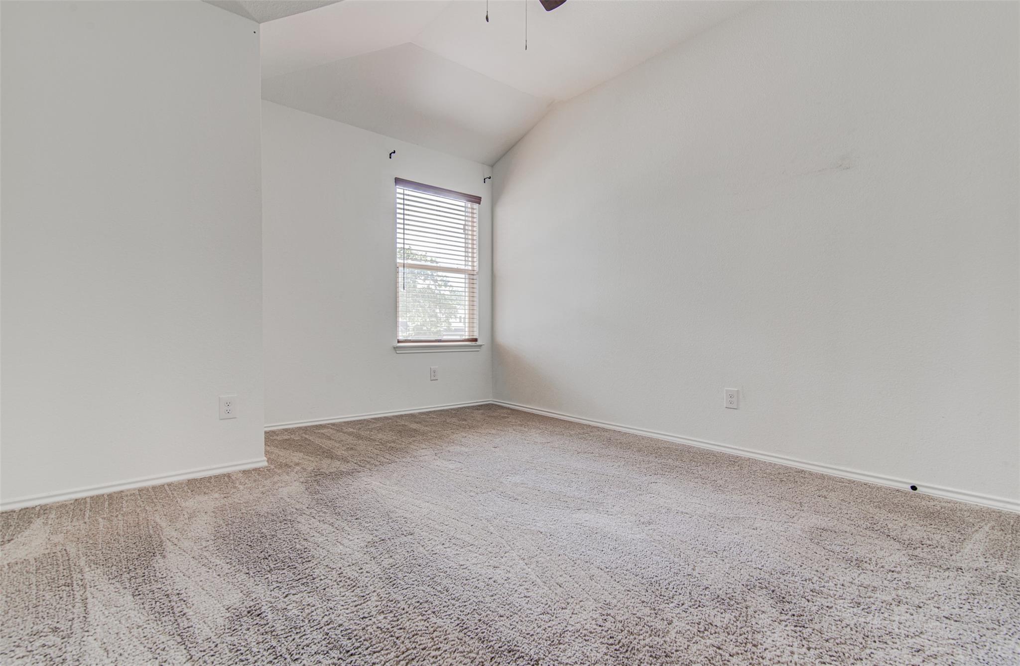 1004 Desaix Dr Property Photo 27