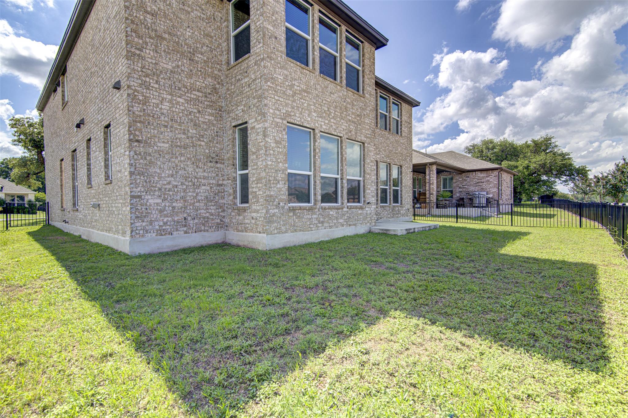 1004 Desaix Dr Property Photo 29