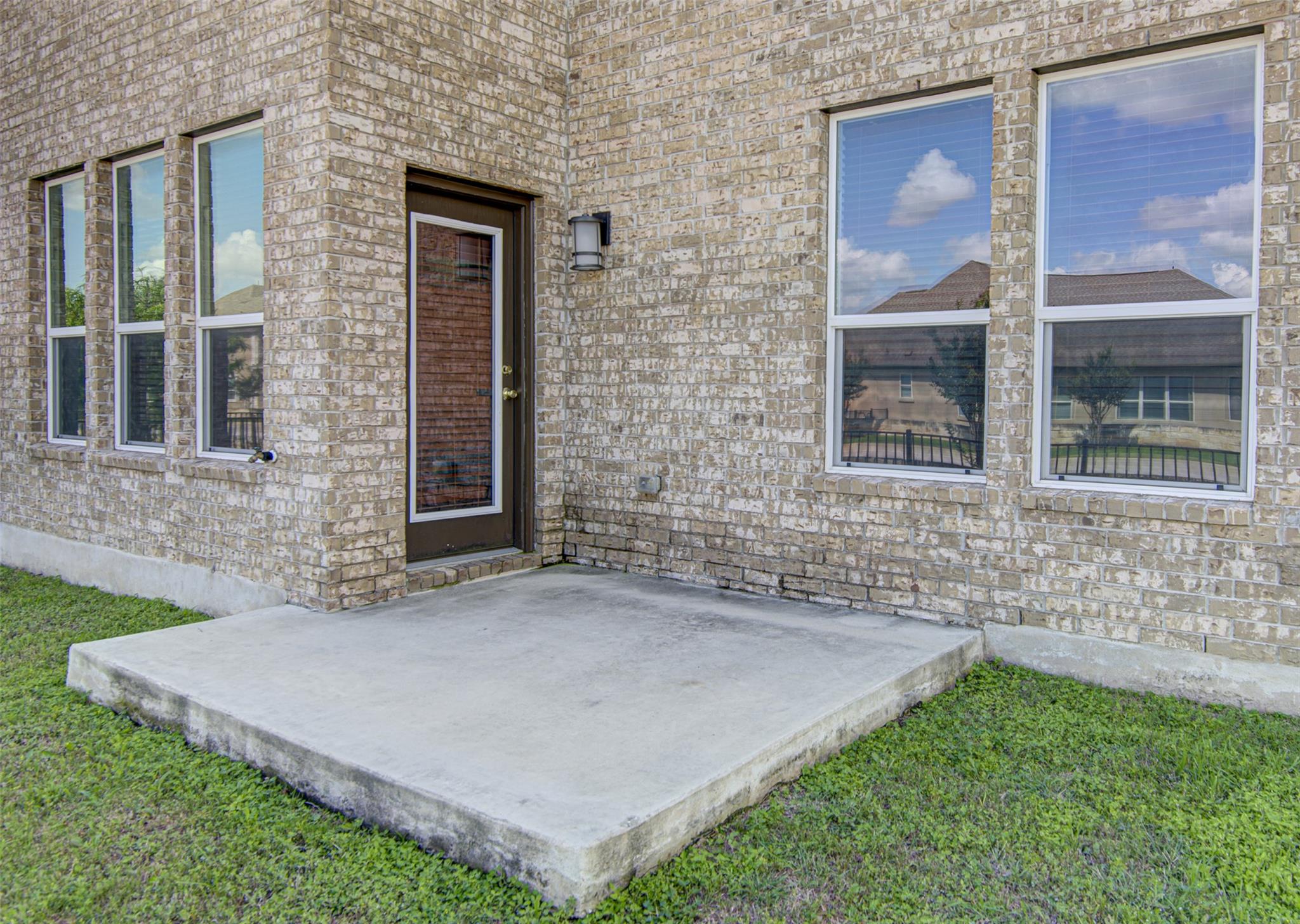 1004 Desaix Dr Property Photo 30
