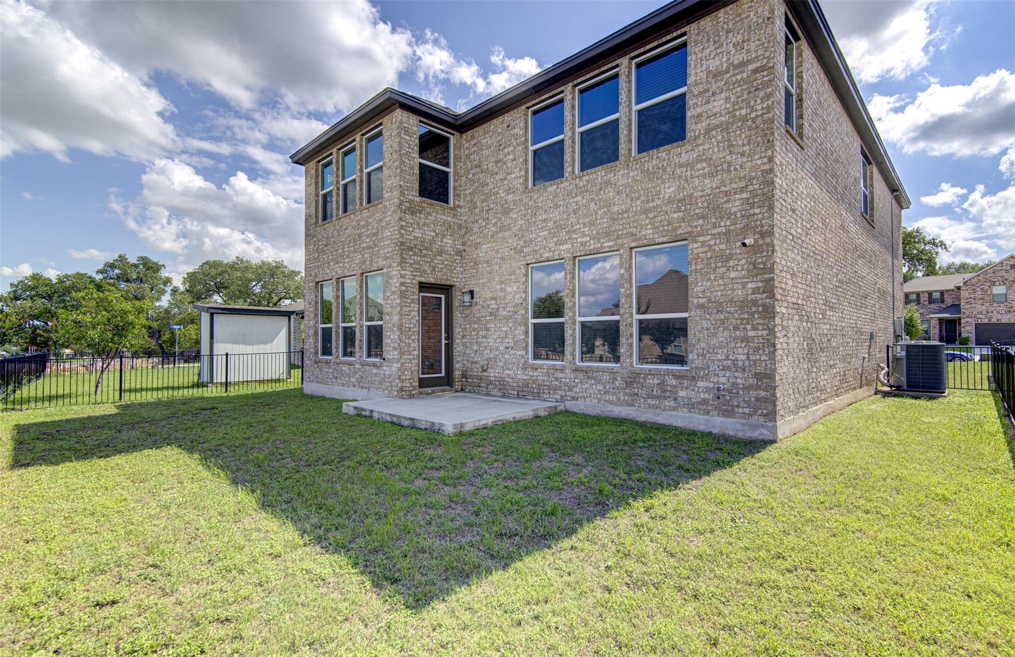 1004 Desaix Dr Property Photo 31