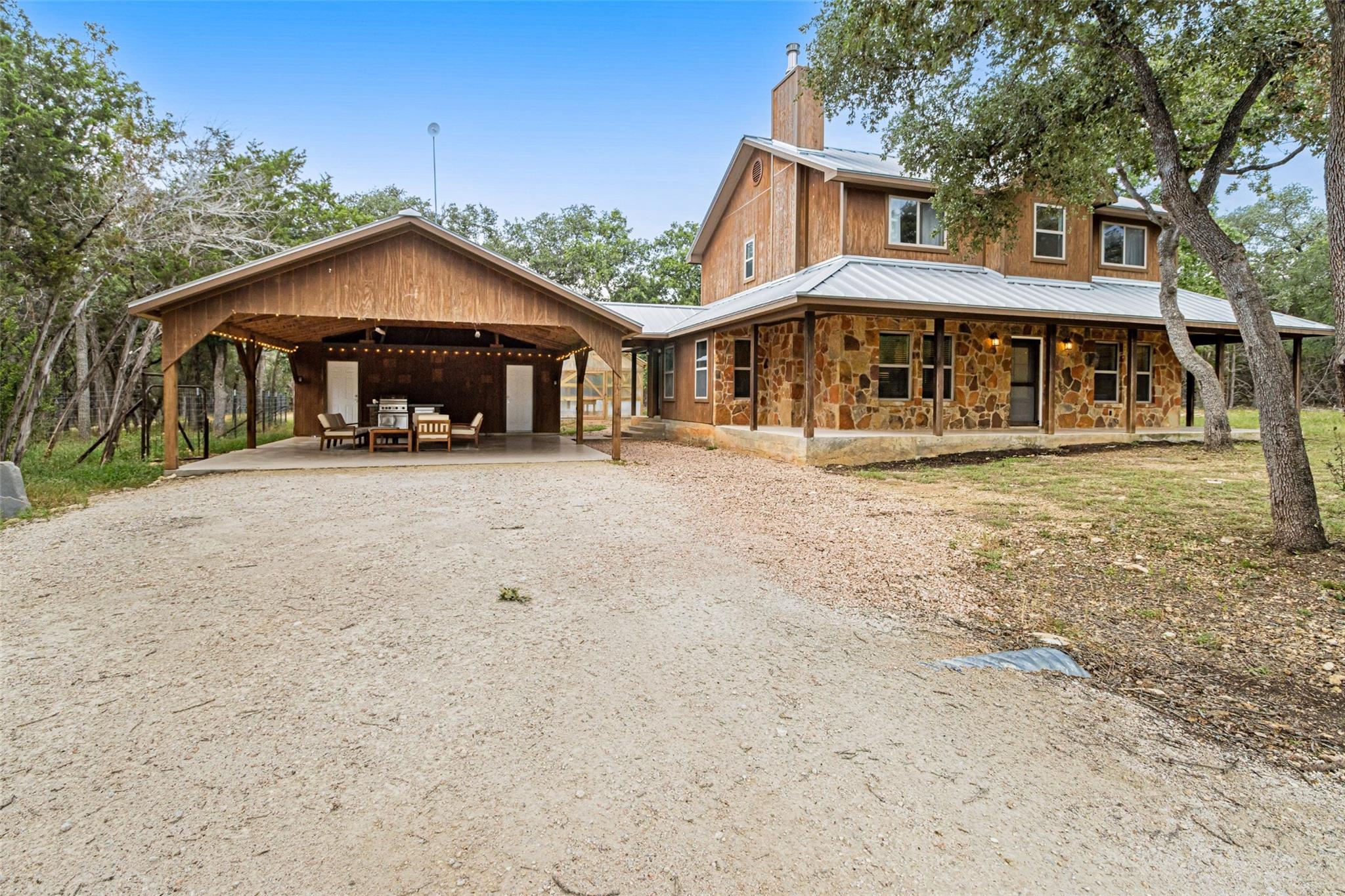 1374 Forest View Dr Property Photo 7