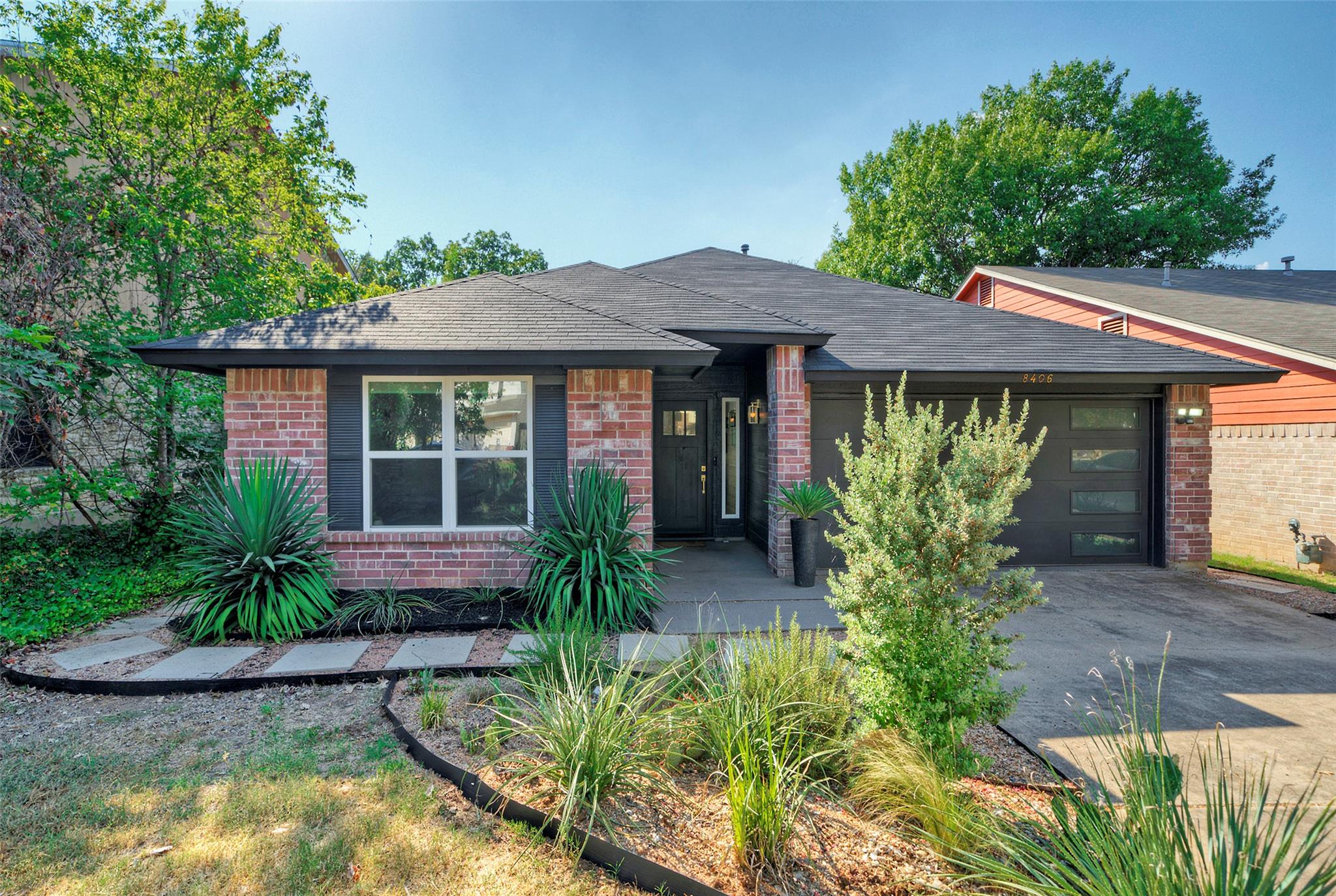8406 Los Ranchos Dr Property Photo 1