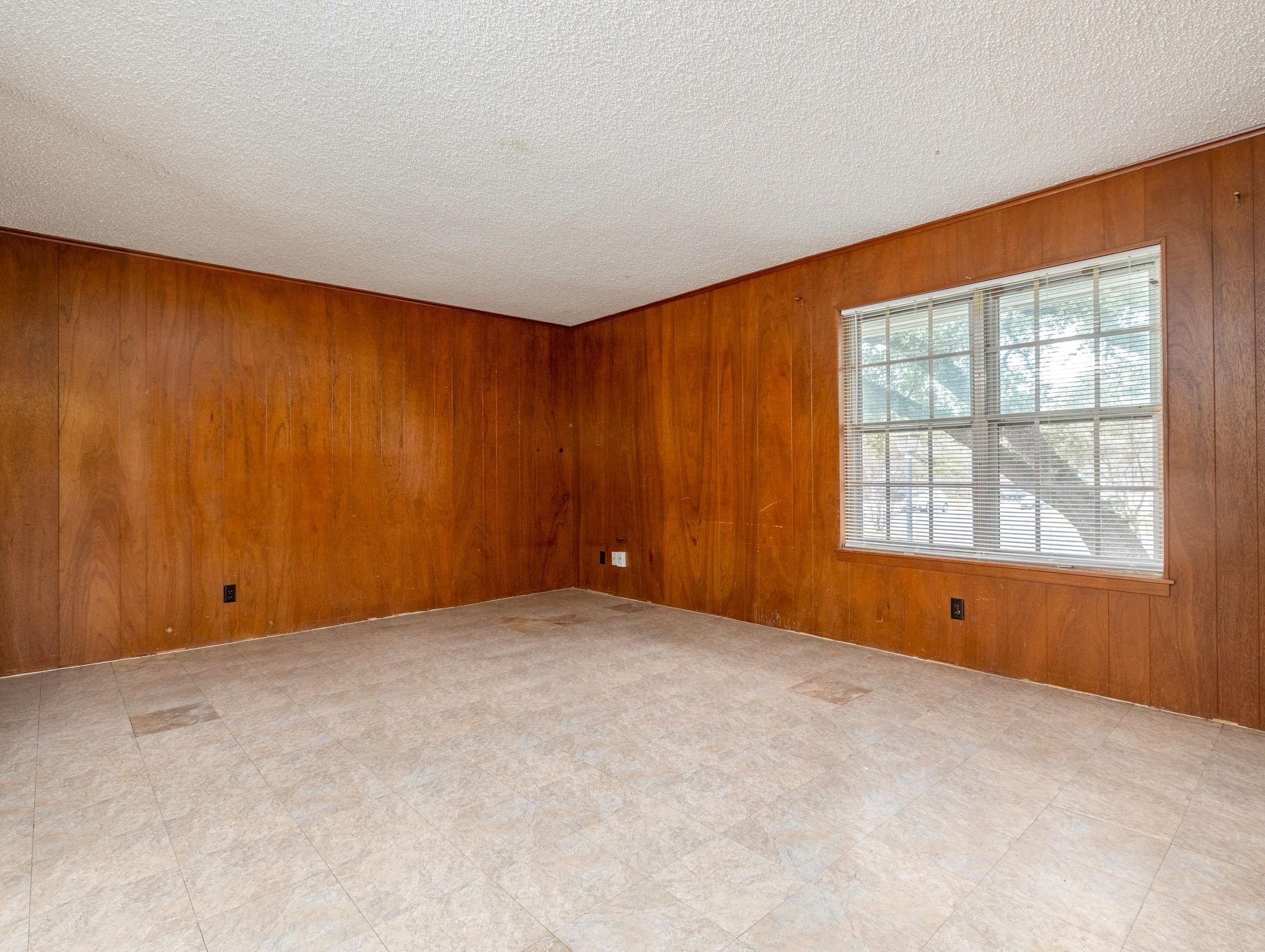 8401 Tecumseh Dr Property Photo 5