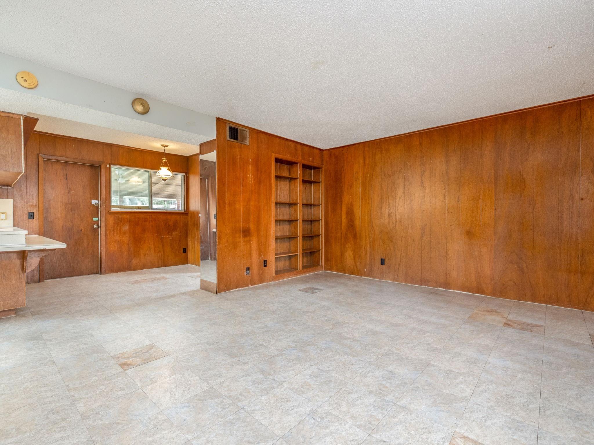 8401 Tecumseh Dr Property Photo 6