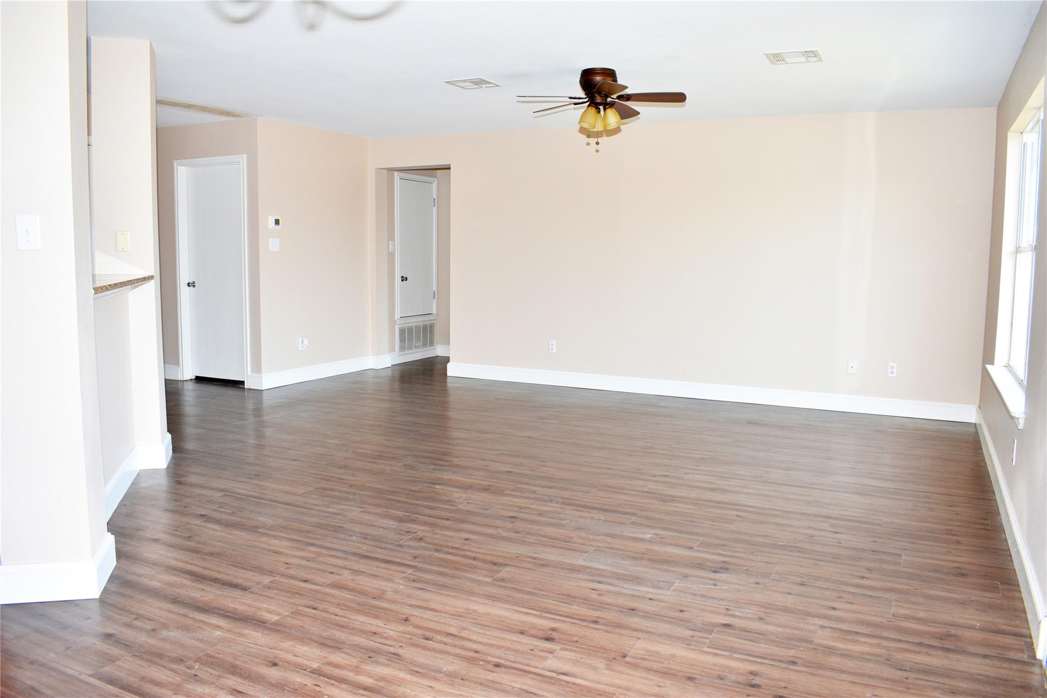804 Lavaca Loop Property Photo 2