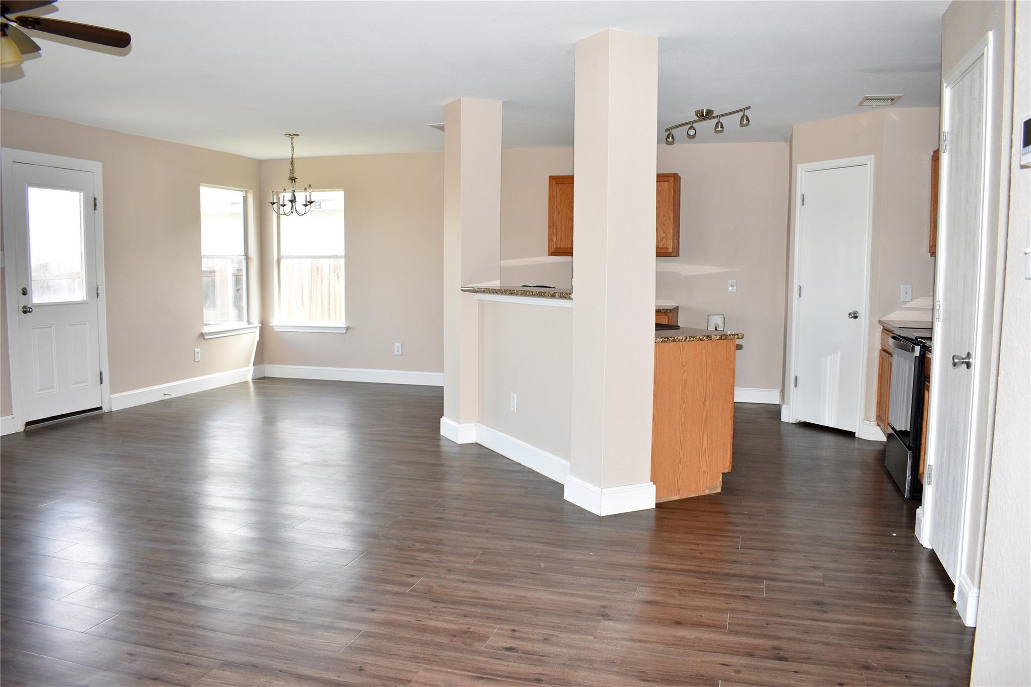 804 Lavaca Loop Property Photo 3